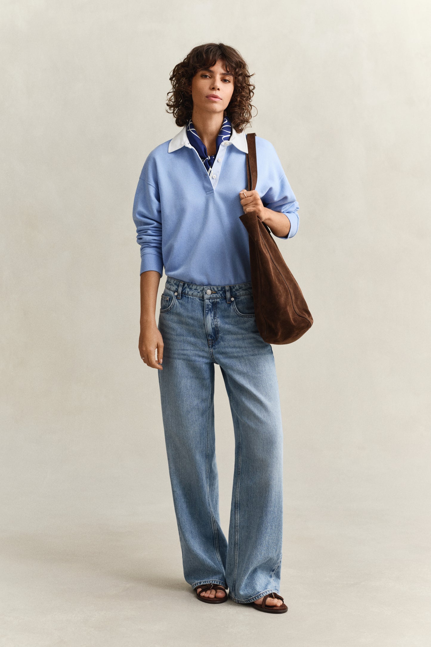 HYDRANGEA BLUE, RUGGER SWEATSHIRT BY GANT AU.