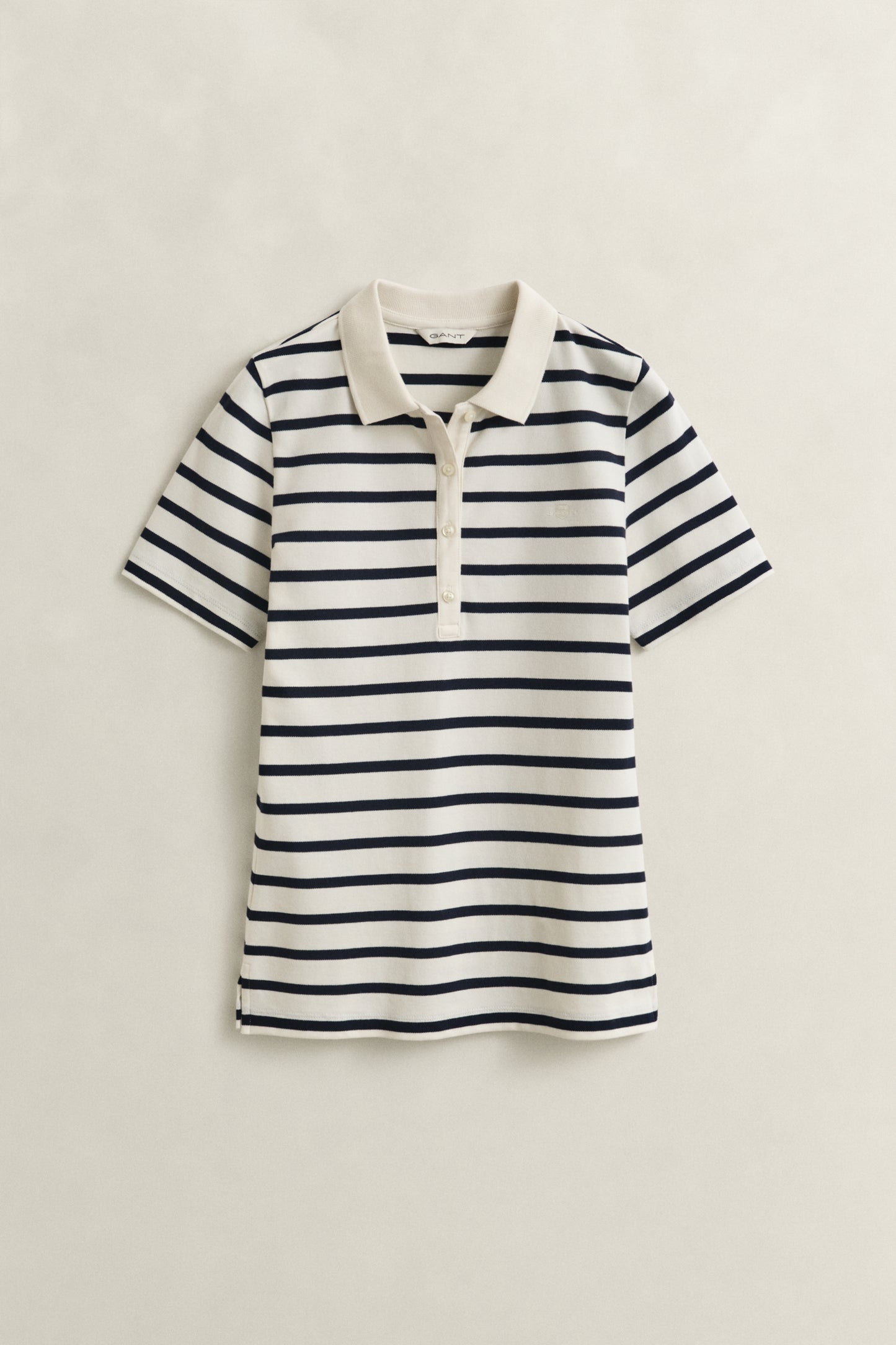 EGGSHELL, SLIM STRIPED SS PIQUE POLO, FLAT-LAY BY GANT AU.