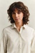 COUNTRY BEIGE, REG CLASSIC POPLIN STRIPED SHIRT, CLOSE-UP BY GANT AU.