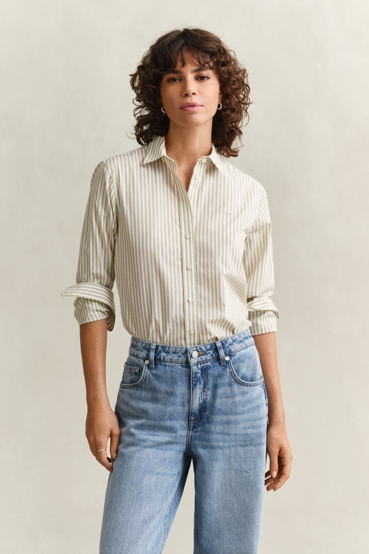COUNTRY BEIGE, REG CLASSIC POPLIN STRIPED SHIRT, FRONT-VIEW BY GANT AU.