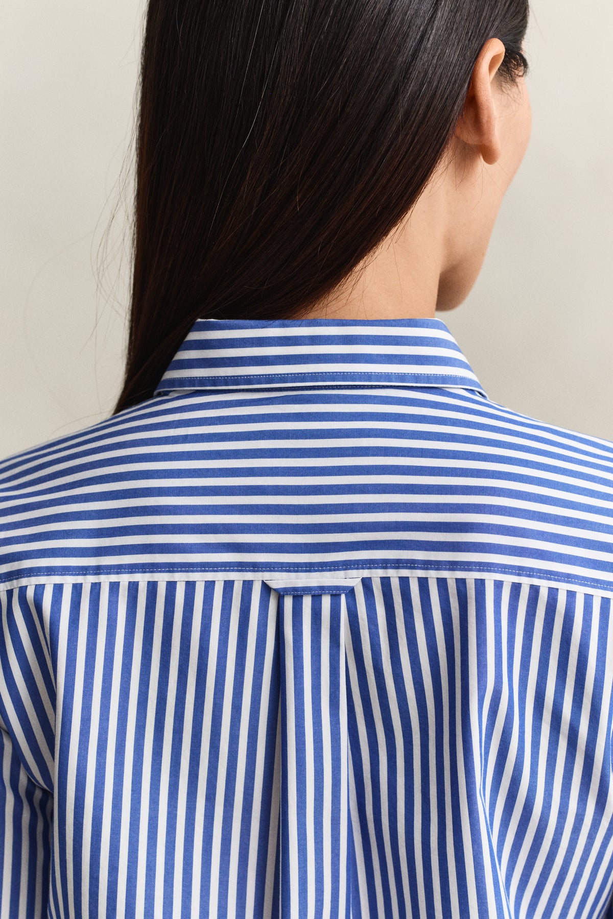 ROYAL BLUE, REG CLASSIC POPLIN STRIPED SHIRT, CLOSE-UP BY GANT AU.