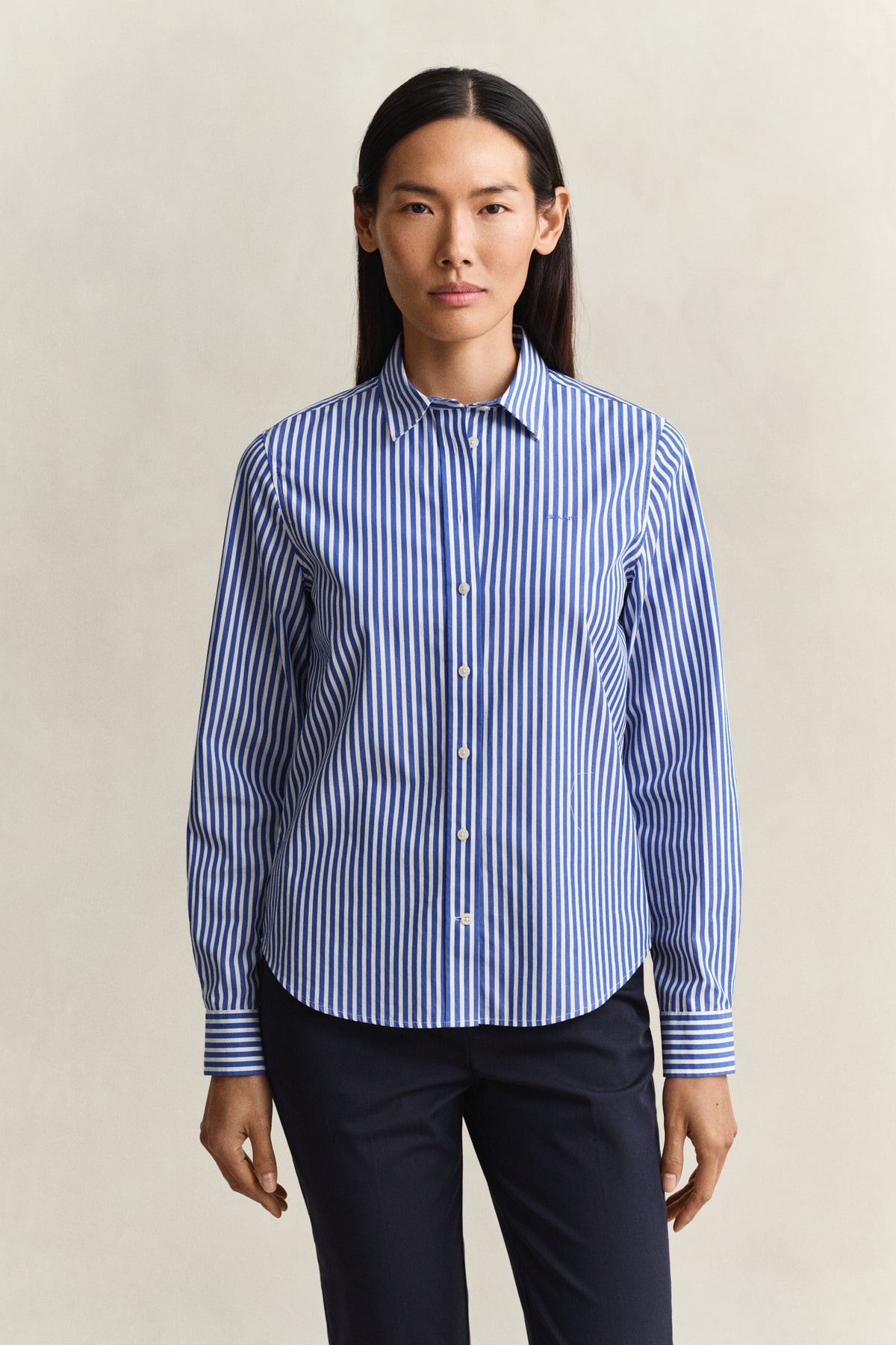 MODEL WEARING Classic Regular Poplin Shirt