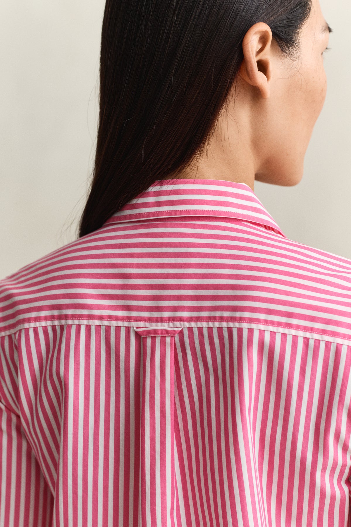 MODEL WEARING Classic Regular Poplin Shirt