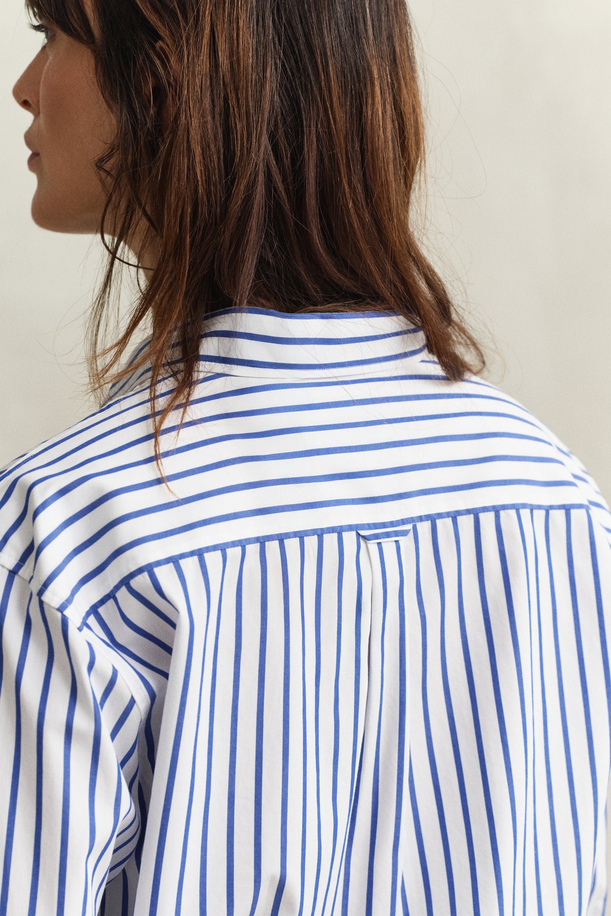 ROYAL BLUE, REL CLASSIC POPLIN STRIPED SHIRT, CLOSE-UP BY GANT AU.