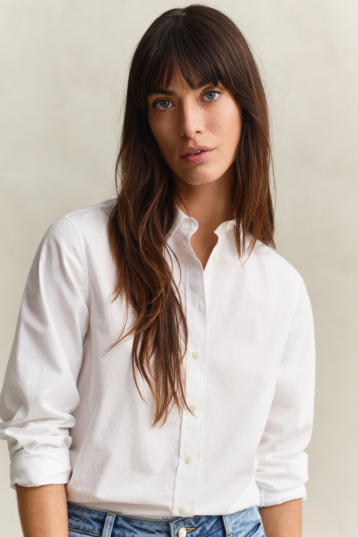 MODEL WEARING REG CLASSIC POPLIN SHIRT
