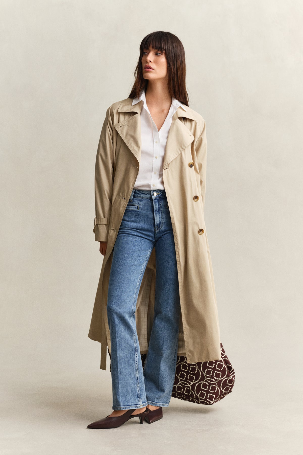 WHITE, REG CLASSIC POPLIN SHIRT BY GANT AU.