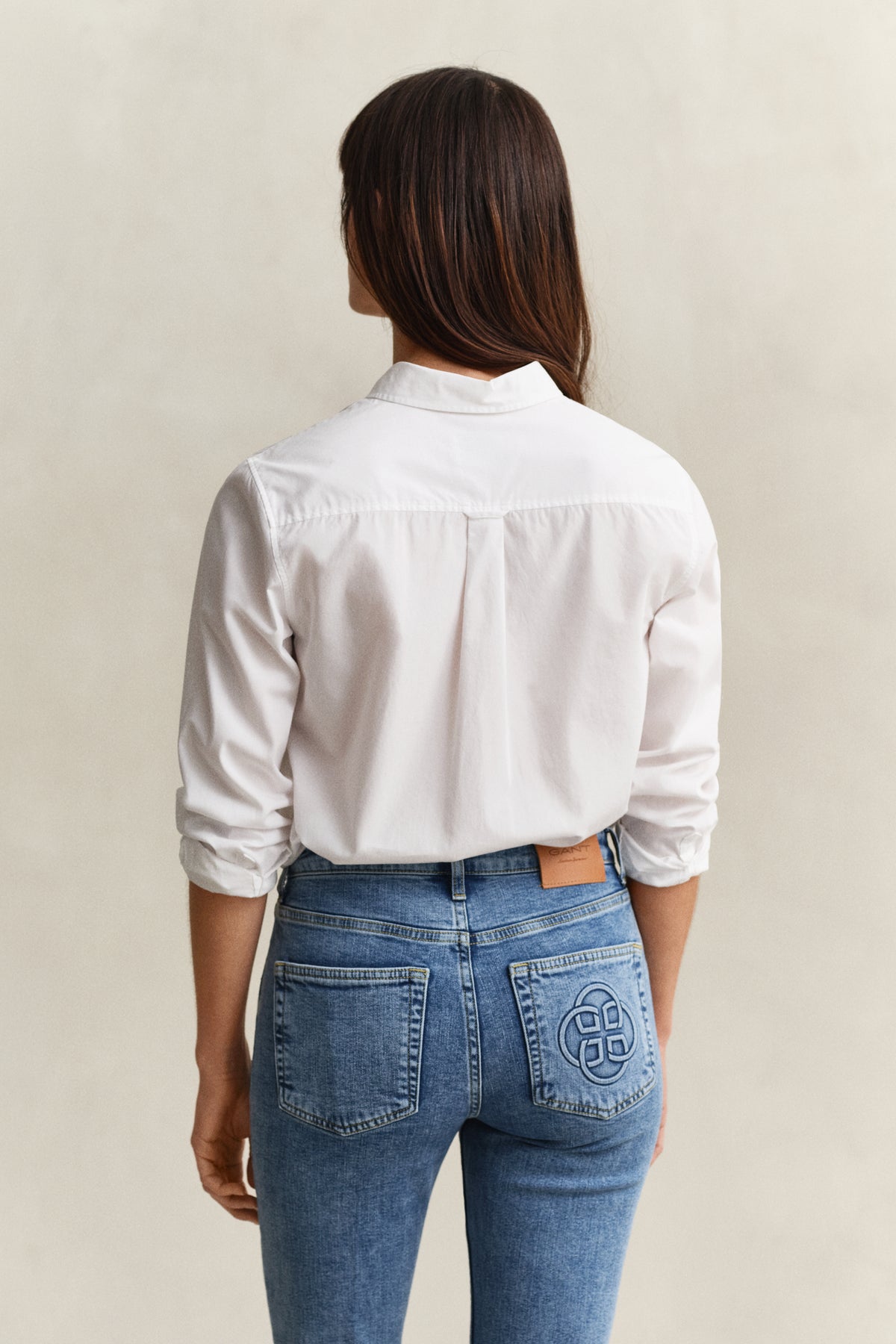 WHITE, REG CLASSIC POPLIN SHIRT, BACK-VIEW BY GANT AU.