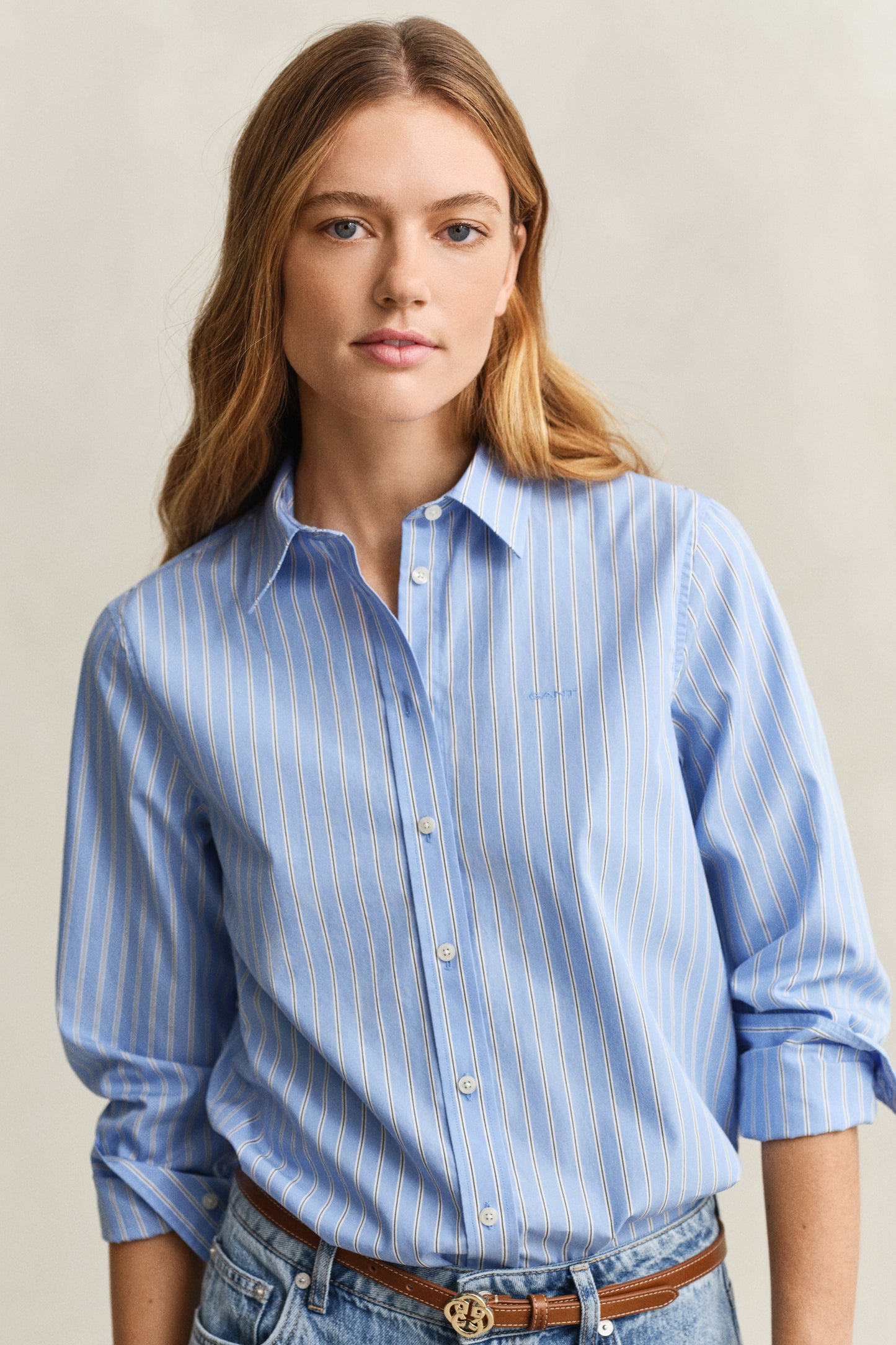 HYDRANGEA BLUE, REG CLASSIC POPLIN STRIPE SHIRT, CLOSE-UP BY GANT AU.