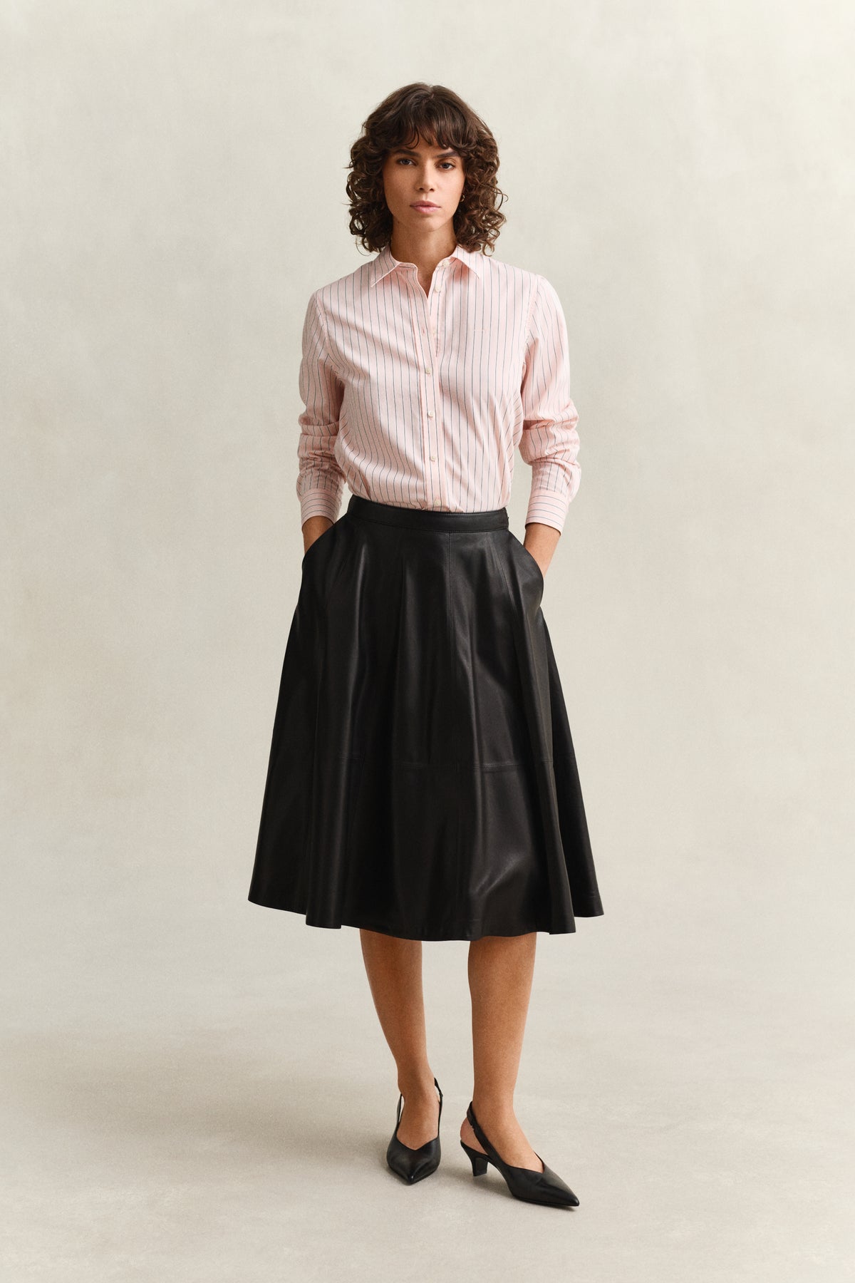 APRICOT PINK, REG CLASSIC POPLIN STRIPE SHIRT BY GANT AU.