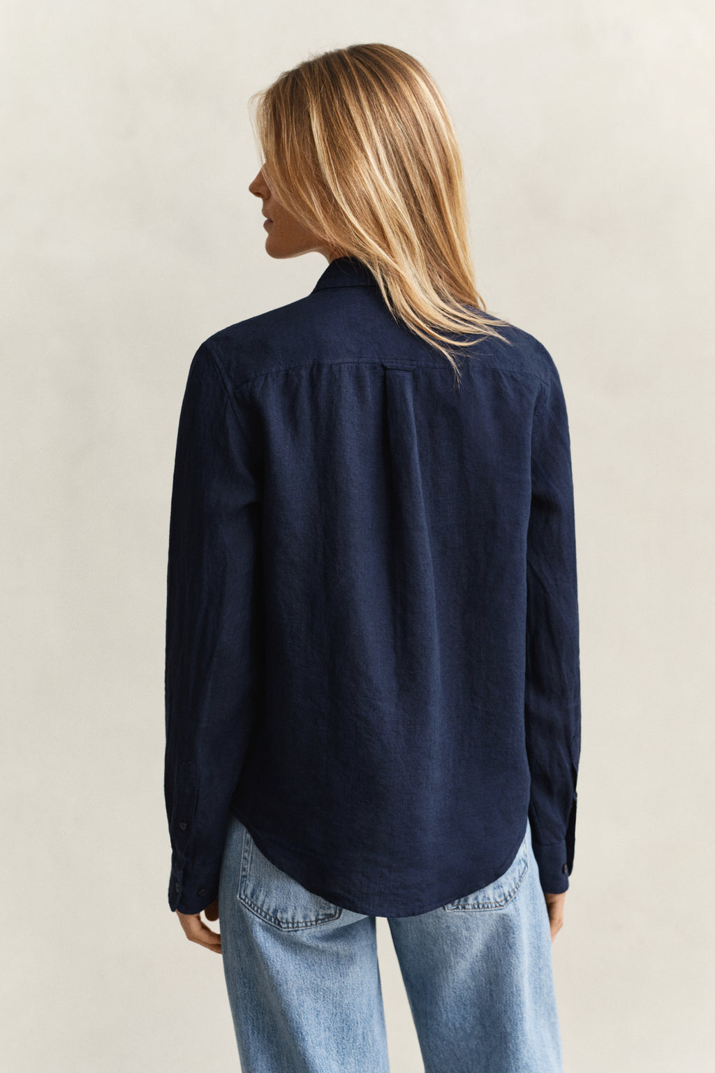 EVENING BLUE, REG LINEN LS SHIRT, BACK-VIEW BY GANT AU.