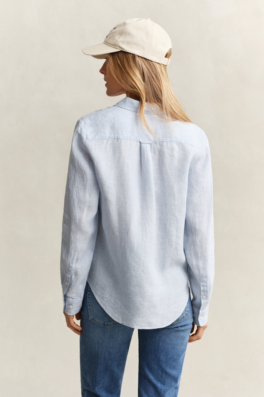 LIGHT BLUE, REG LINEN LS SHIRT, BACK-VIEW BY GANT AU.