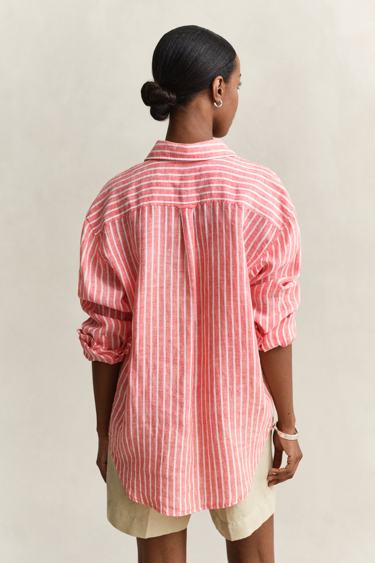 PERFECT RED, REL STRIPED LINEN LS SHIRT, BACK-VIEW BY GANT AU.