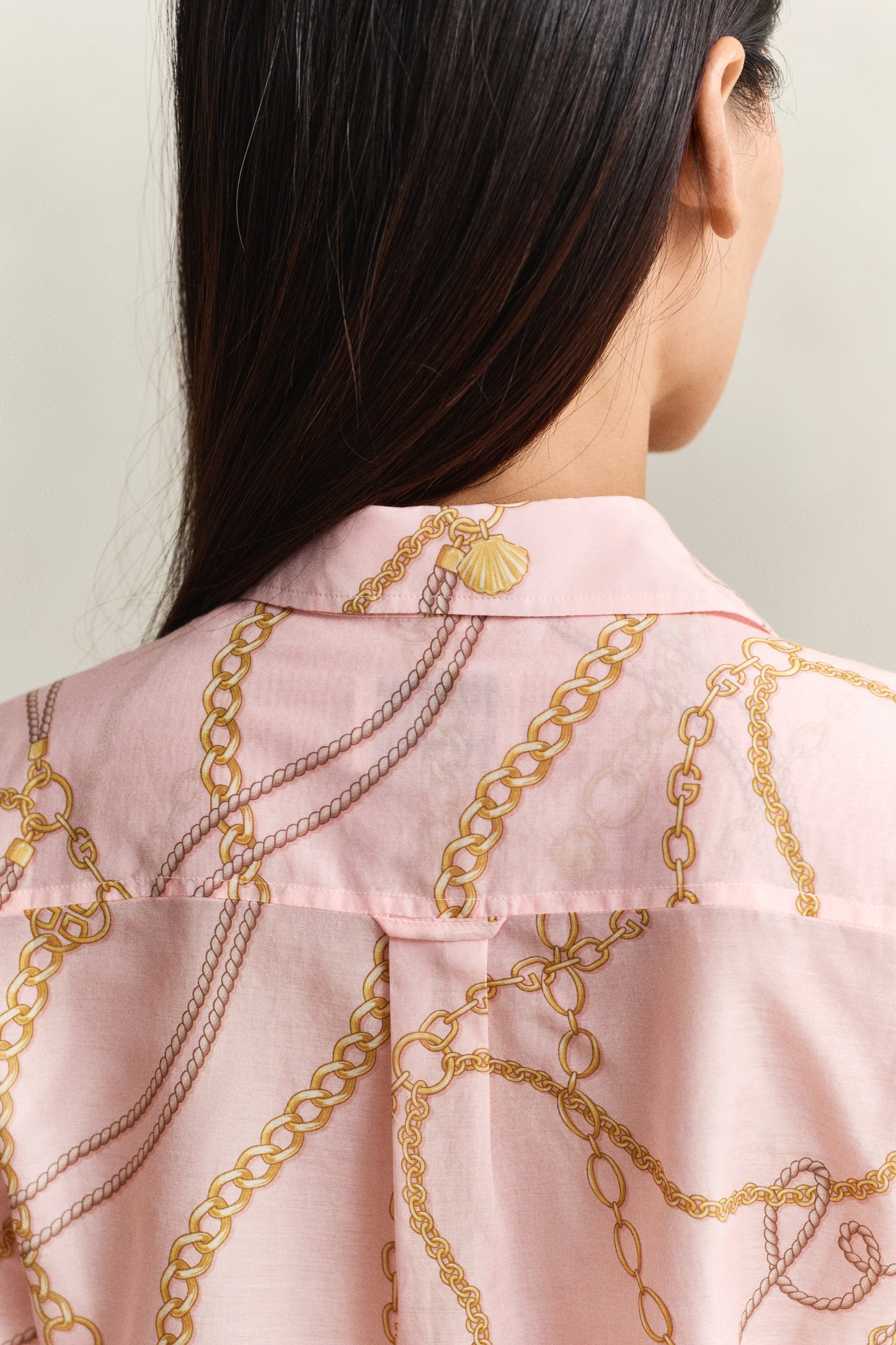 APRICOT PINK, REG PRINTED CTN SILK LS SHIRT, CLOSE-UP BY GANT AU.