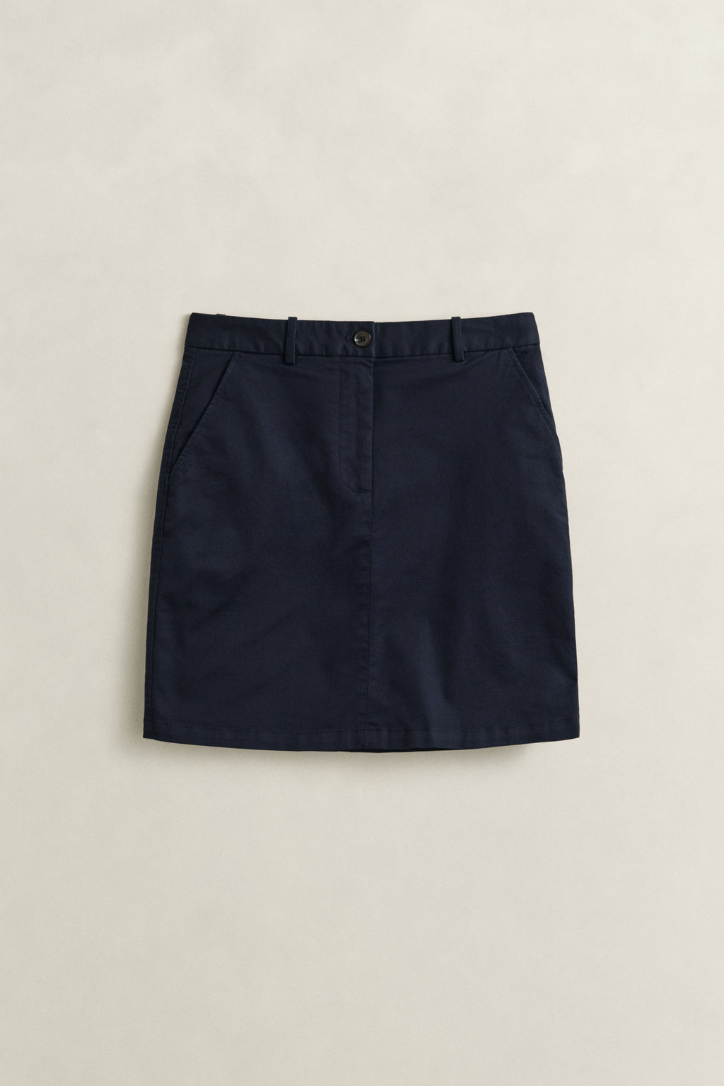 EVENING BLUE, CHINO SKIRT, FLAT-LAY BY GANT AU.