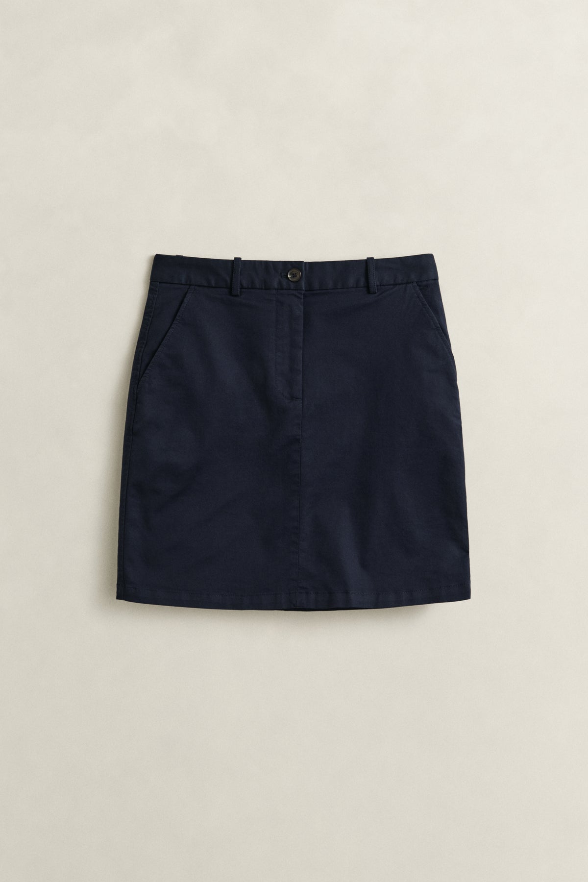 EVENING BLUE, CHINO SKIRT, FLAT-LAY BY GANT AU.