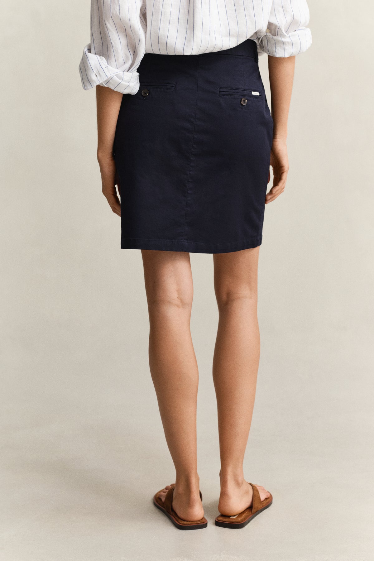 EVENING BLUE, CHINO SKIRT, BACK-VIEW BY GANT AU.