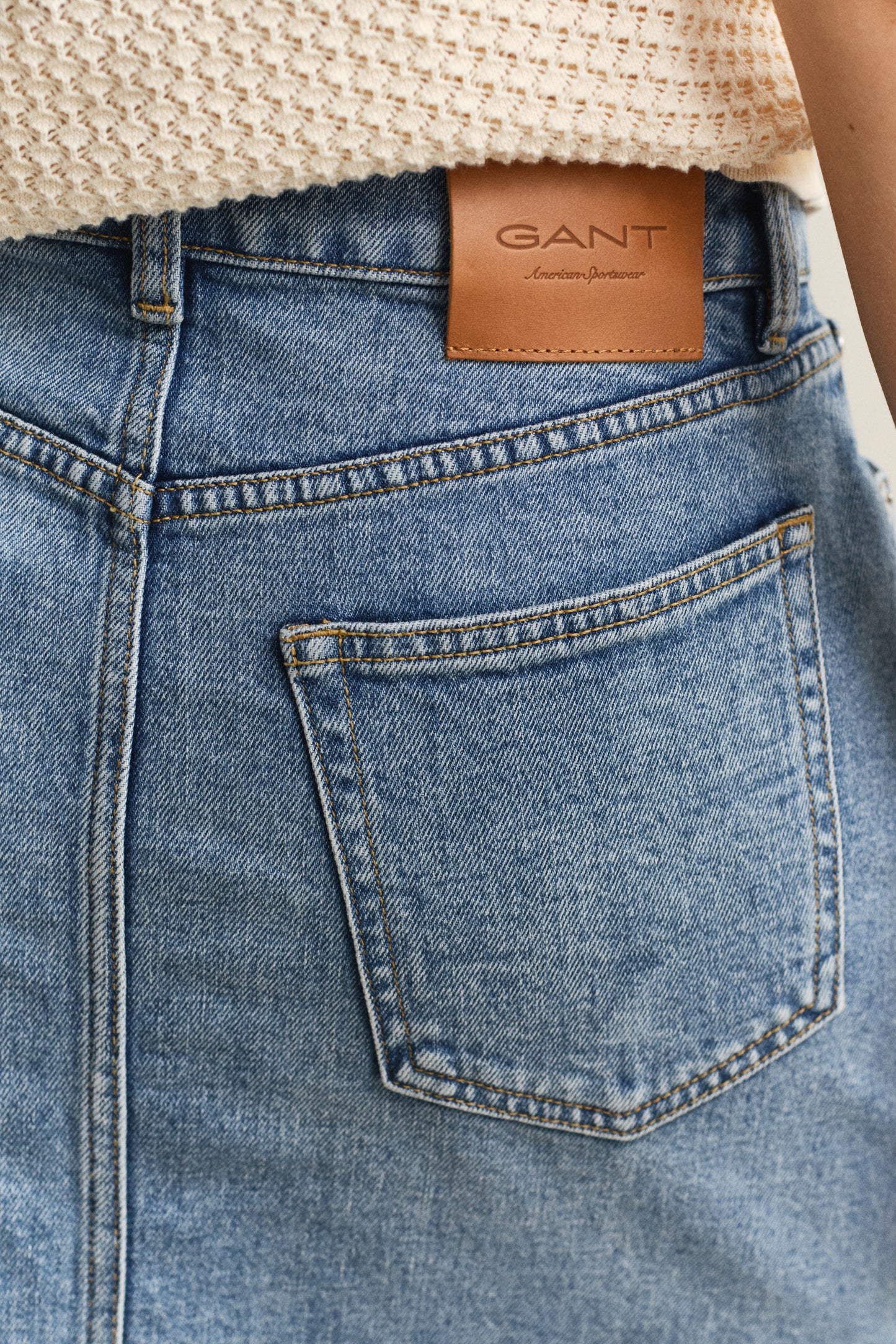 SEMI LIGHT BLUE BROKEN IN, DENIM SHORT SKIRT, CLOSE-UP BY GANT AU.