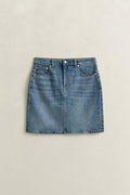 SEMI LIGHT BLUE BROKEN IN, DENIM SHORT SKIRT, FLAT-LAY BY GANT AU.