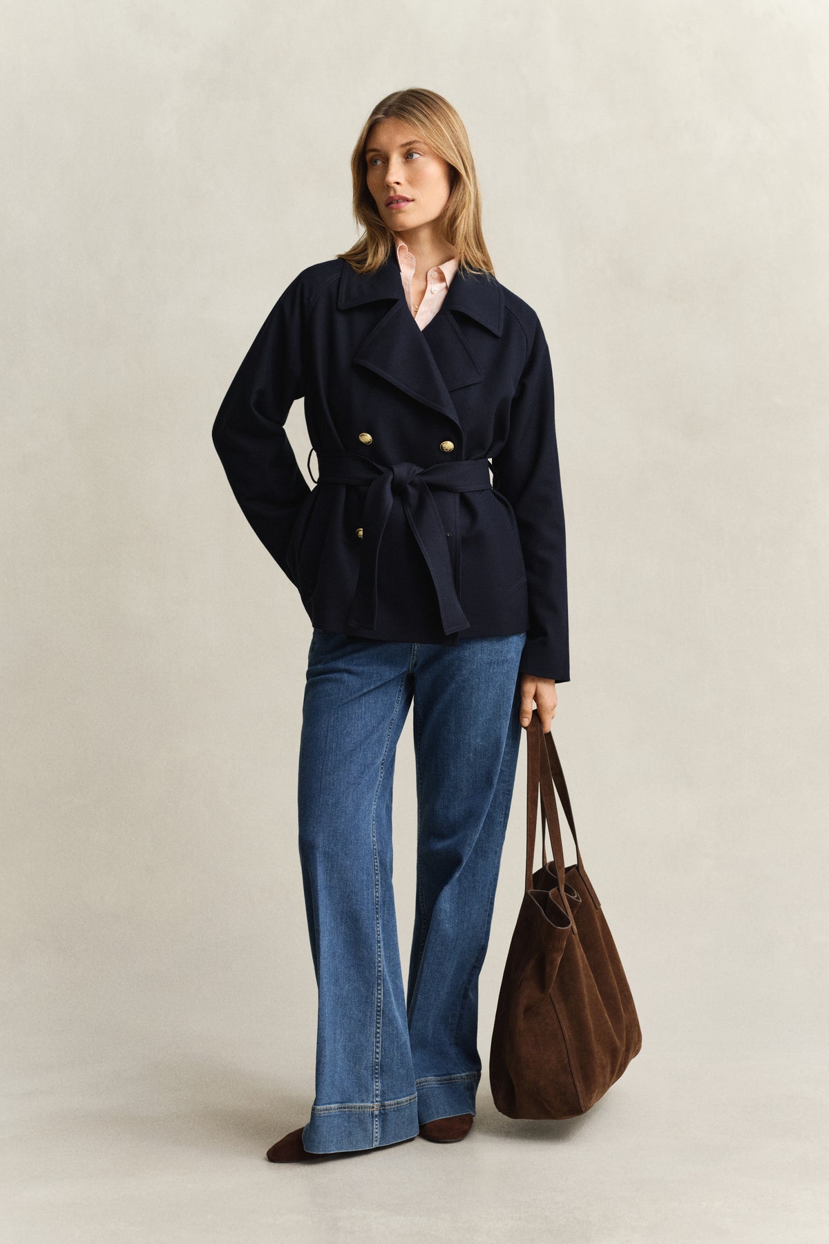 EVENING BLUE, FLUID SHORT TRENCH COAT BY GANT AU.