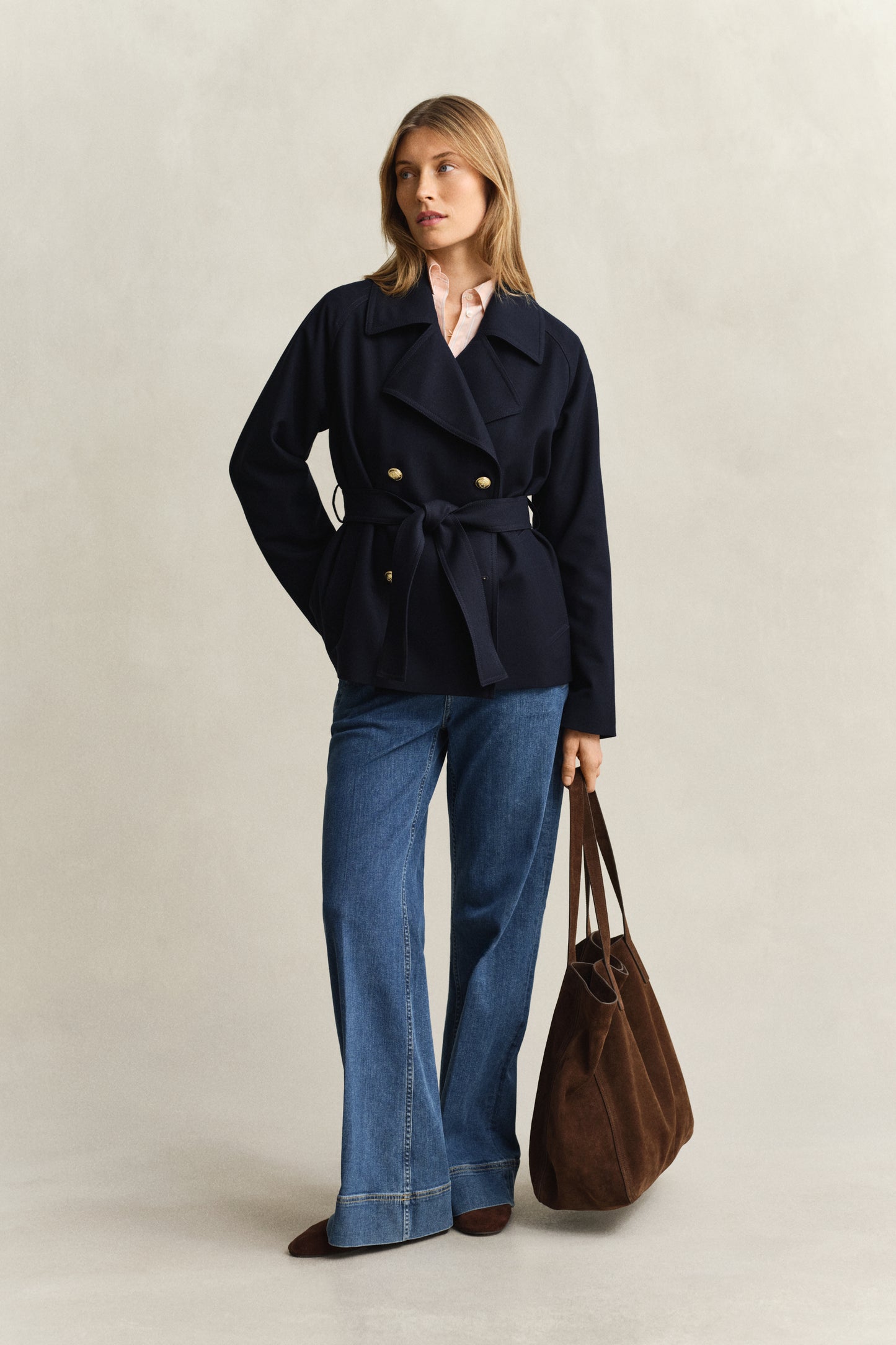 EVENING BLUE, FLUID SHORT TRENCH COAT BY GANT AU.