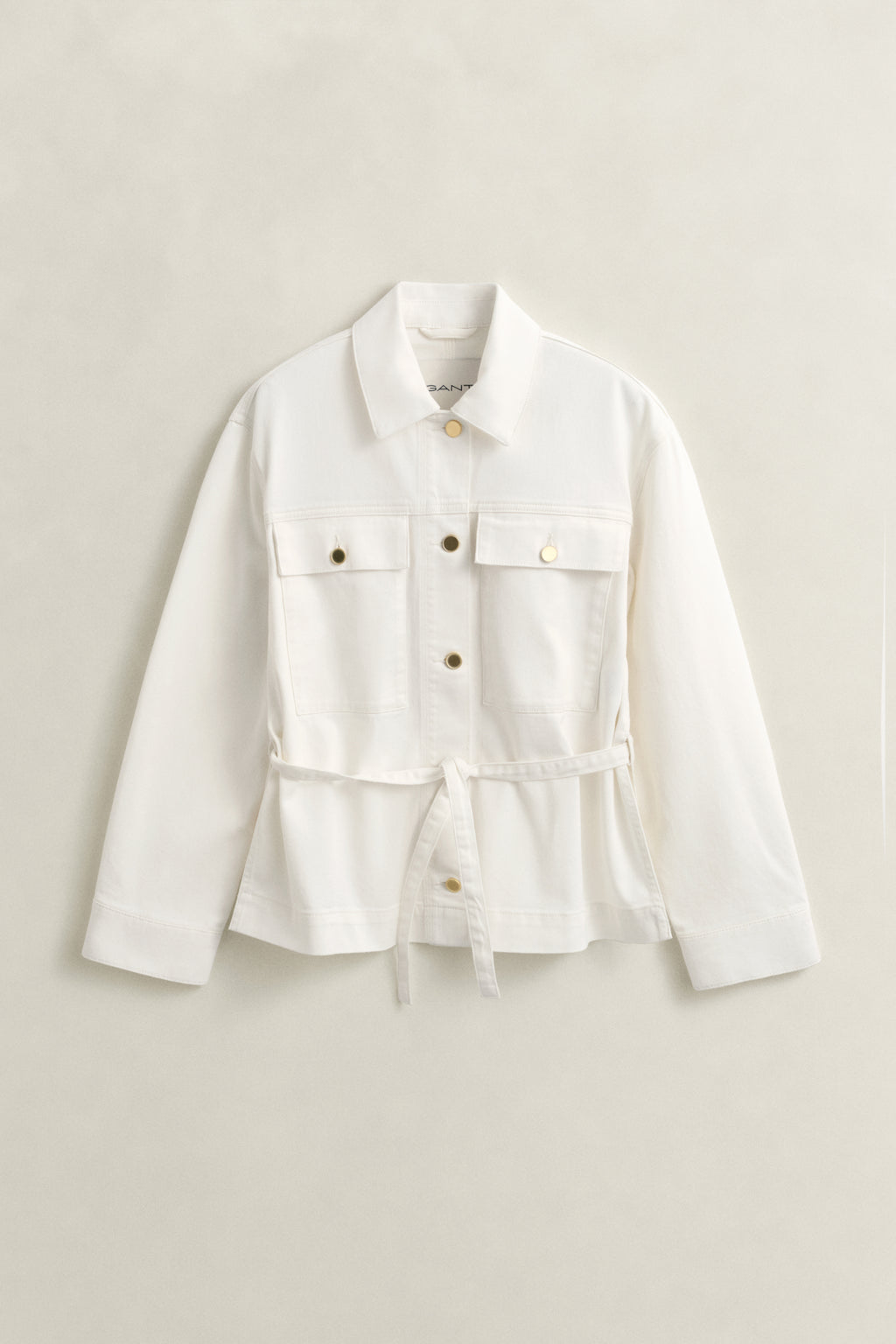 EGGSHELL, DENIM JACKET WITH TIE DETAIL, FLAT-LAY BY GANT AU.