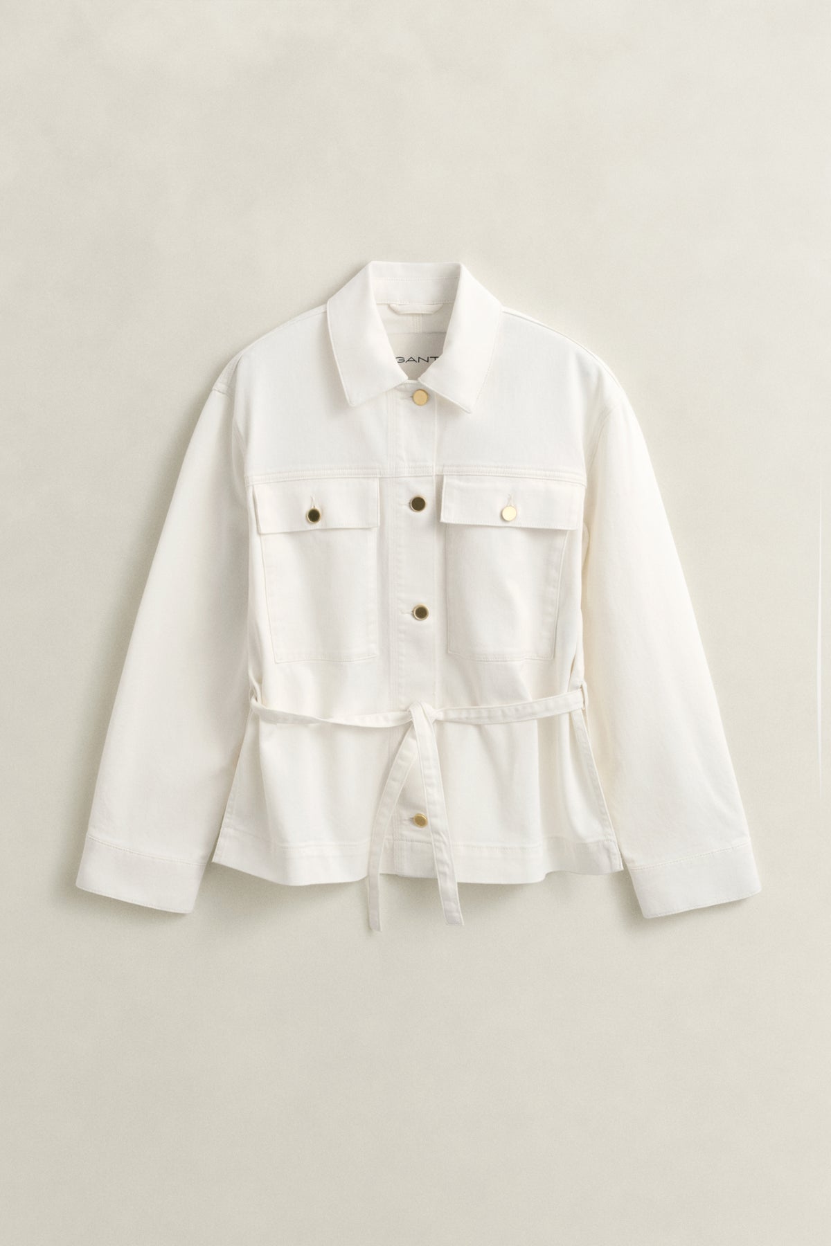 EGGSHELL, DENIM JACKET WITH TIE DETAIL, FLAT-LAY BY GANT AU.
