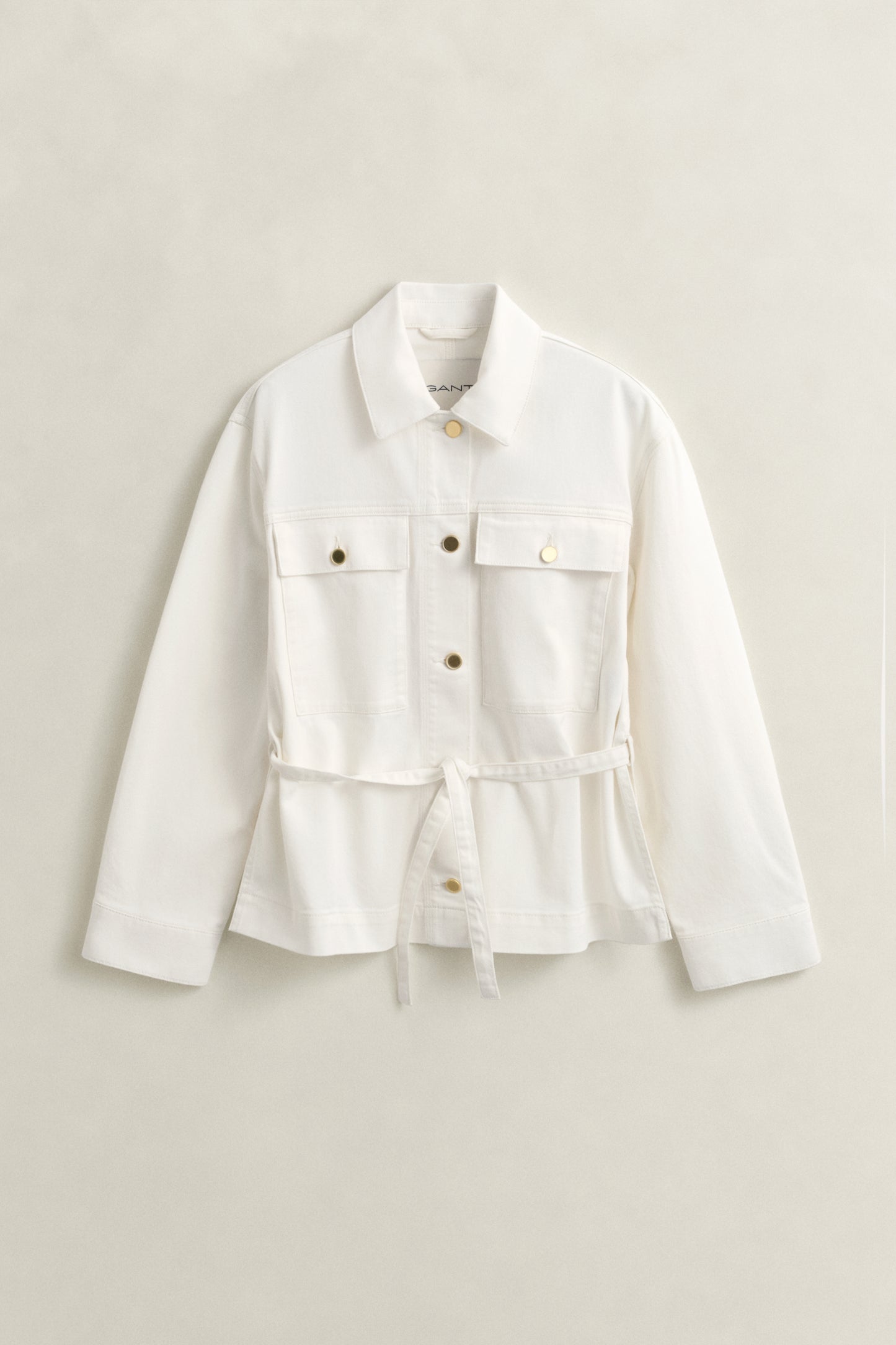 EGGSHELL, DENIM JACKET WITH TIE DETAIL, FLAT-LAY BY GANT AU.