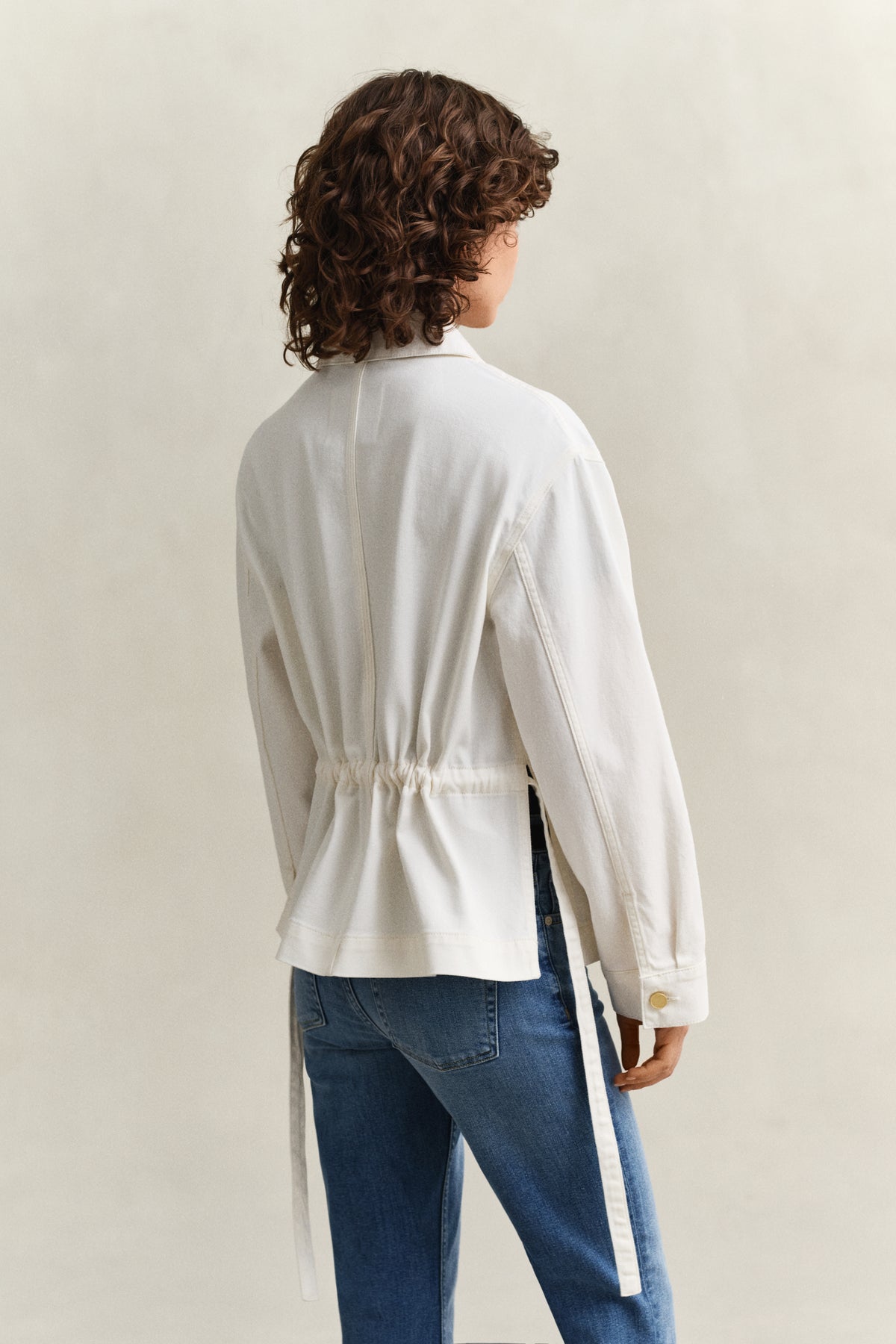 EGGSHELL, DENIM JACKET WITH TIE DETAIL, BACK-VIEW BY GANT AU.