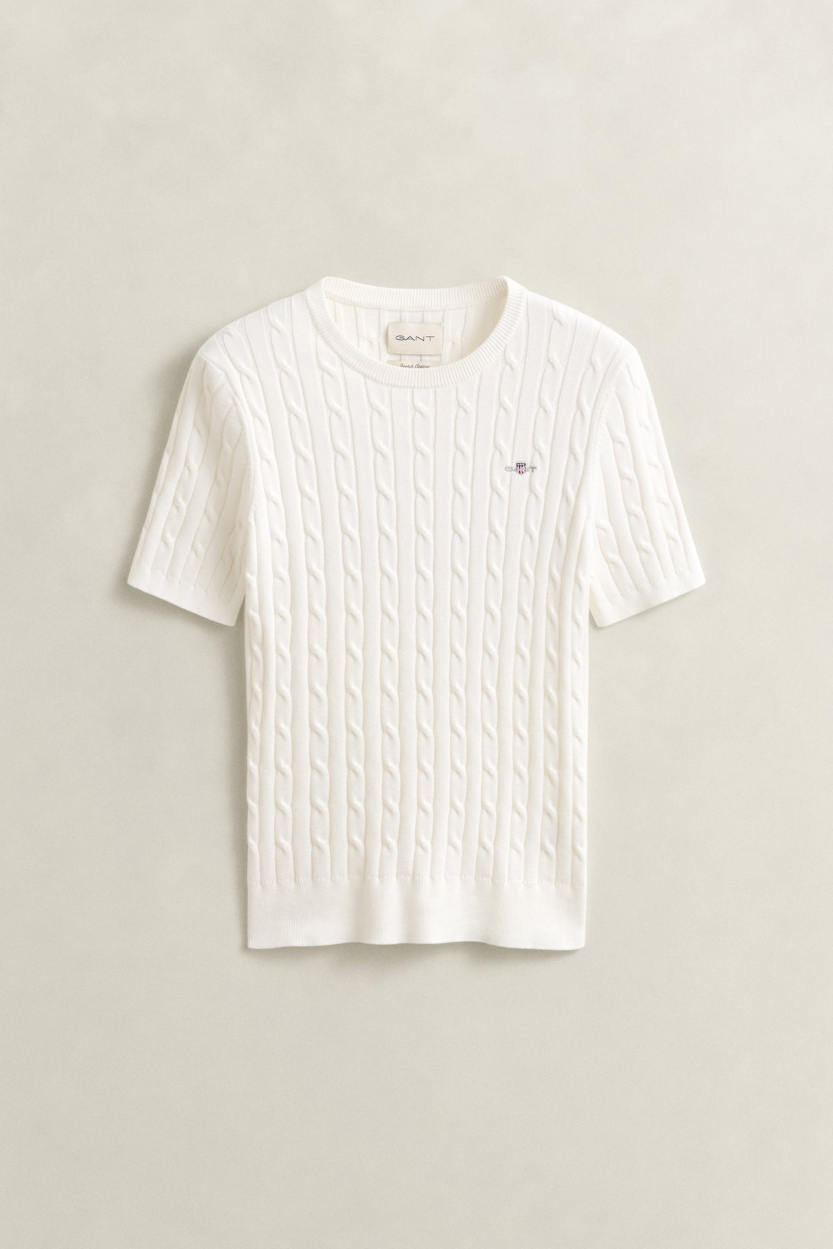 EGGSHELL, STRETCH COTTON CABLE SS C-NECK, FLAT-LAY BY GANT AU.