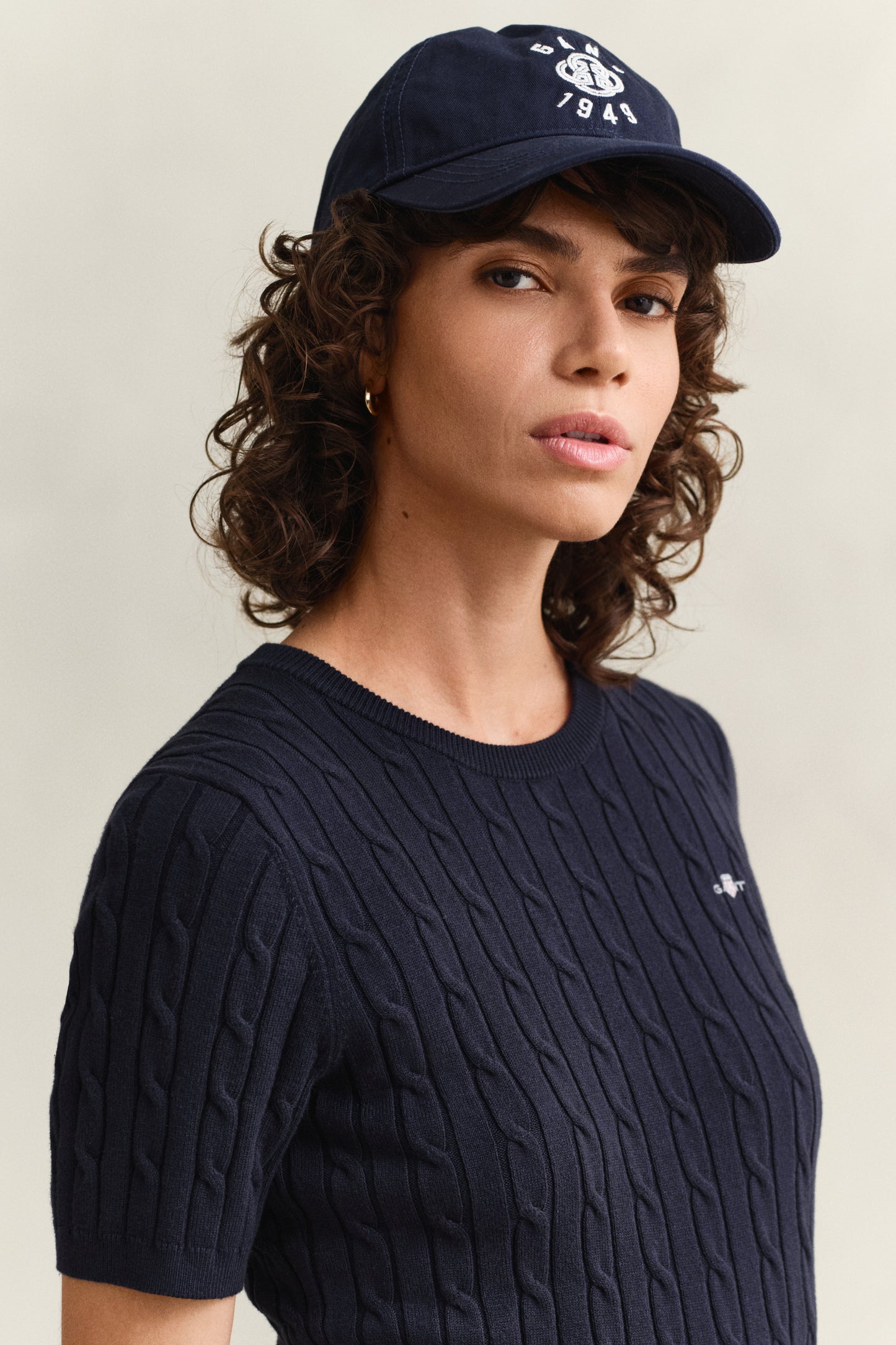 EVENING BLUE, STRETCH COTTON CABLE SS C-NECK, CLOSE-UP BY GANT AU.