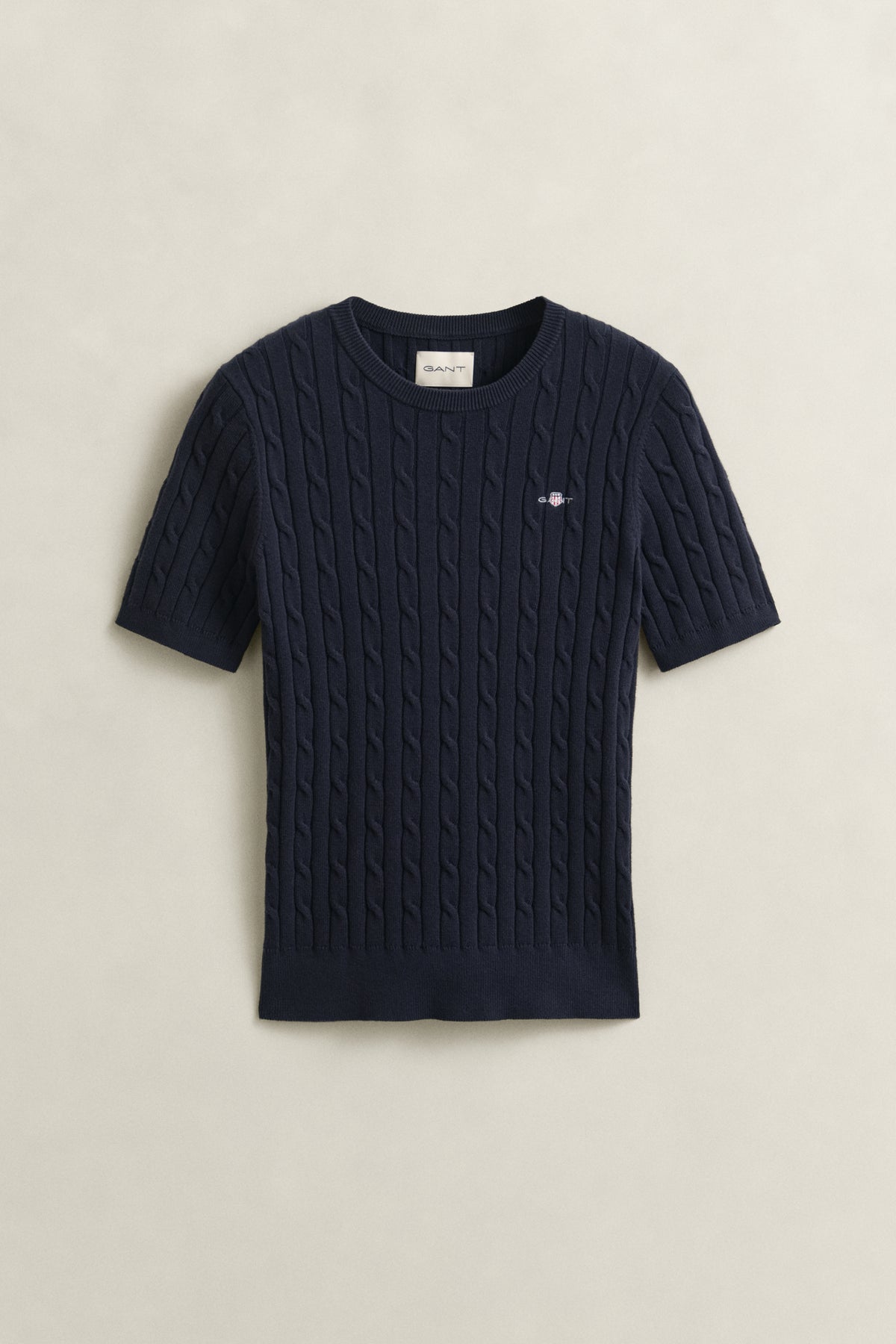 EVENING BLUE, STRETCH COTTON CABLE SS C-NECK, FLAT-LAY BY GANT AU.