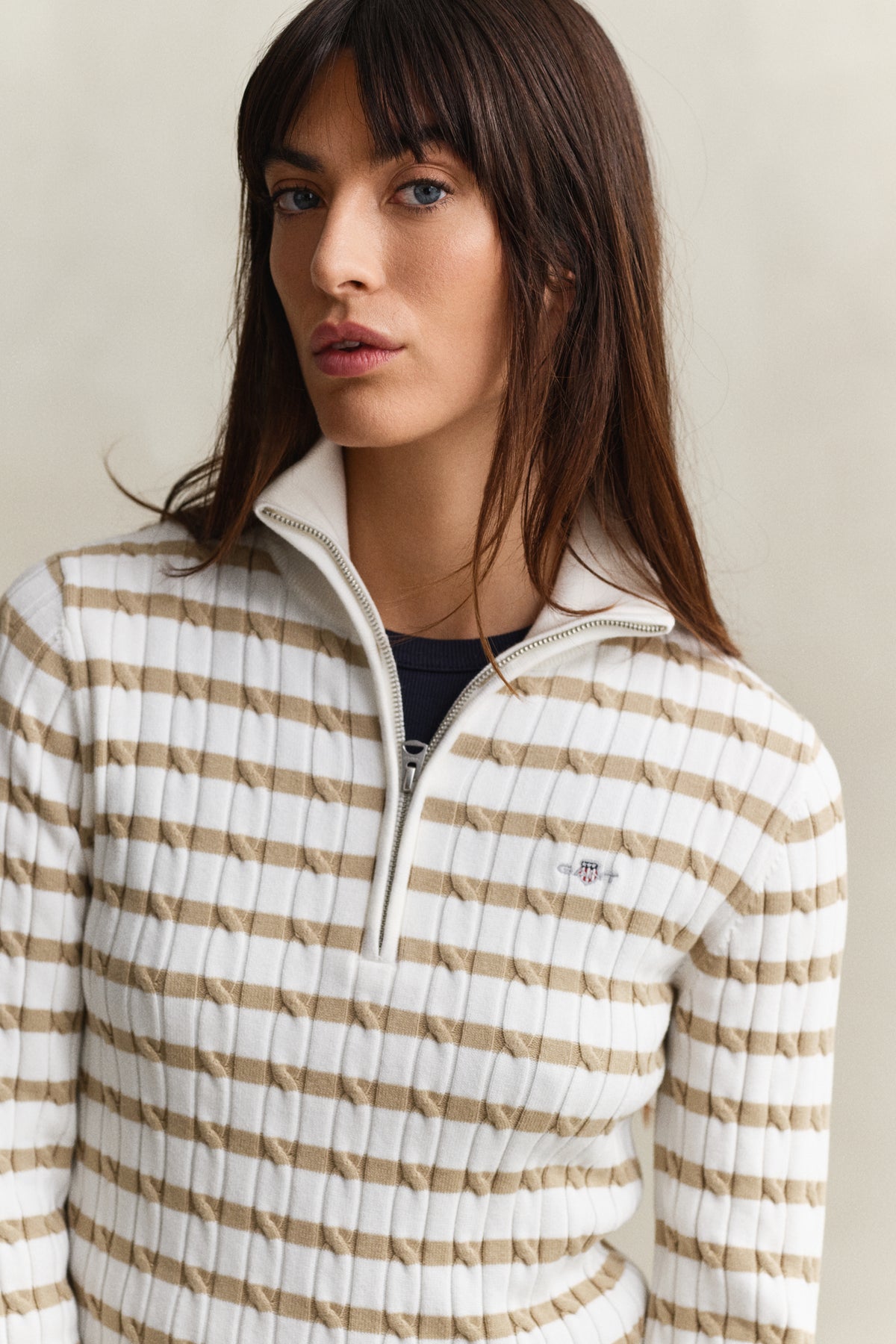 OAT BEIGE, STRETCH COTTON CABLE STRIPE HZ, CLOSE-UP BY GANT AU.