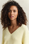 VANILLA YELLOW, CABLE KNIT V-NECK, CLOSE-UP BY GANT AU.