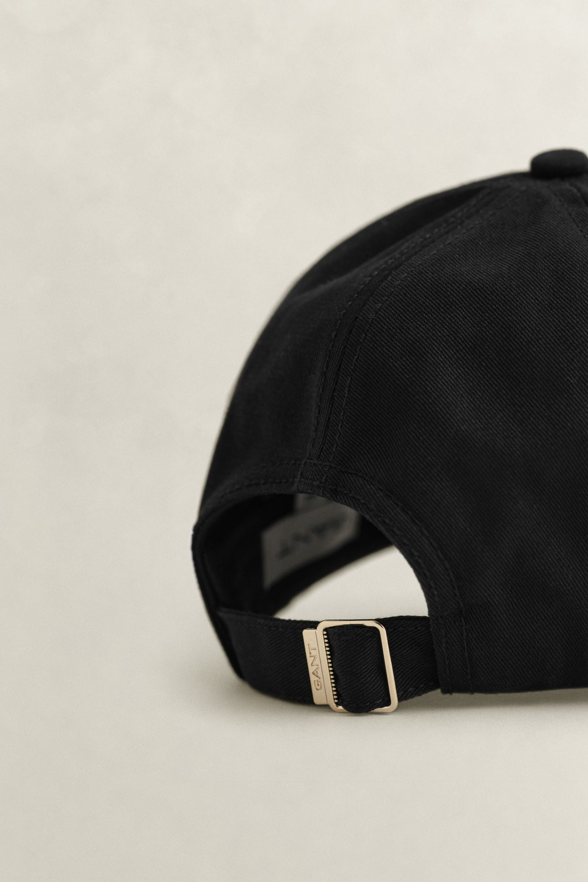 BLACK, SHIELD COTTON TWILL CAP, CLOSE-UP BY GANT AU.