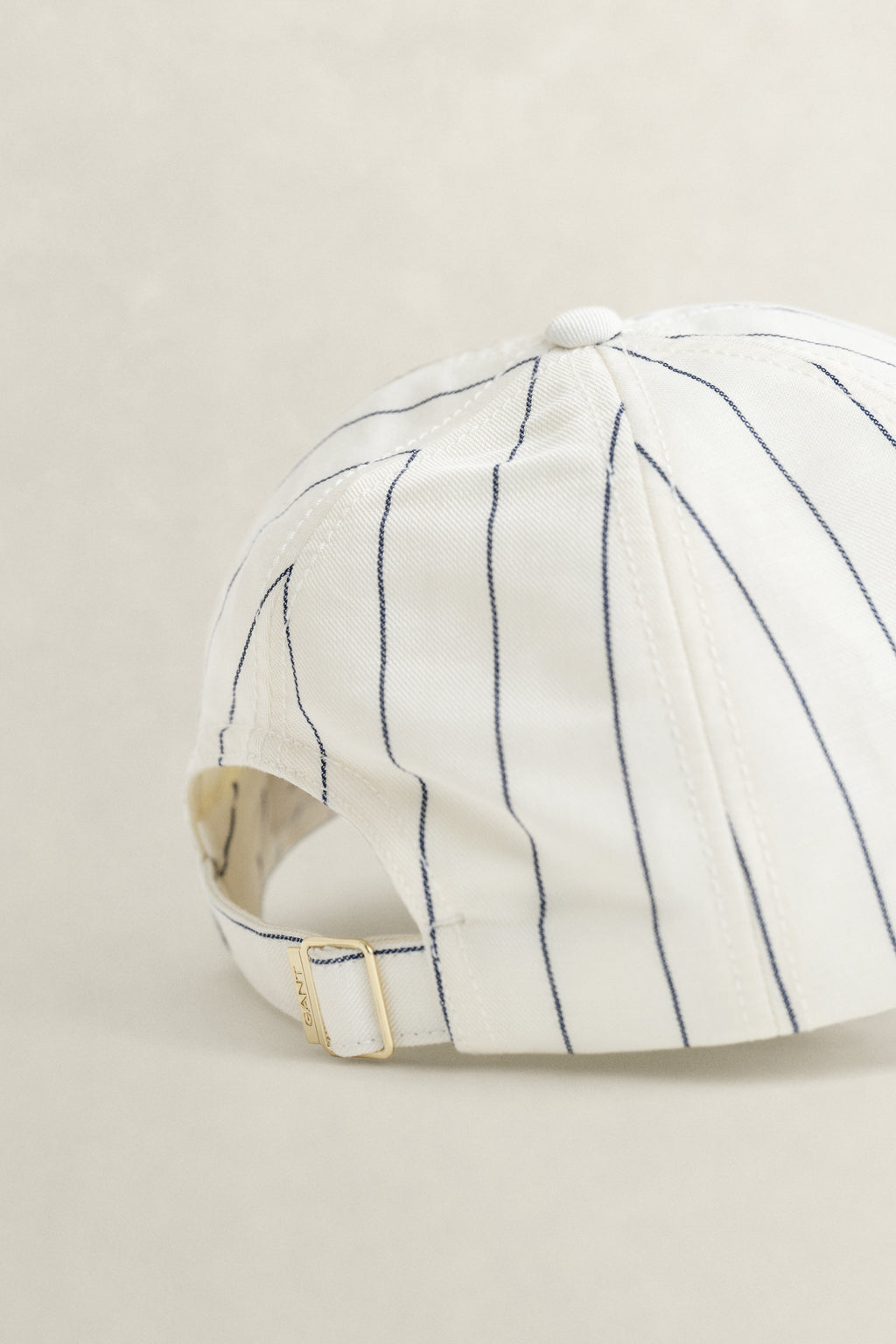 EGGSHELL, STRIPED LINEN BLEND CAP, FLAT-LAY BY GANT AU.