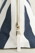 NAVY, AOP CANVAS WASHBAG, CLOSE-UP BY GANT AU.