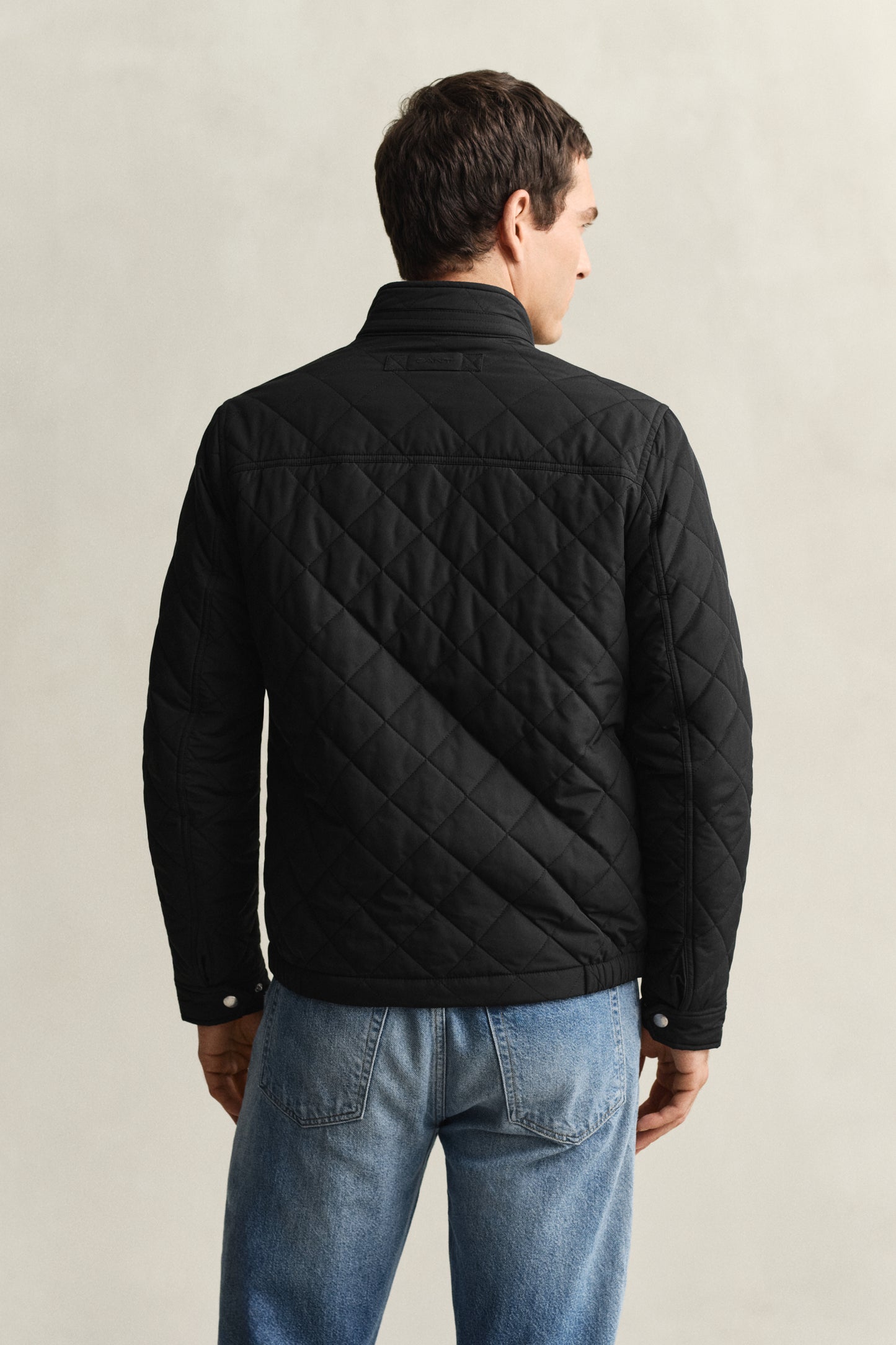 BLACK, QUILTED WINDCHEATER, BACK-VIEW BY GANT AU.