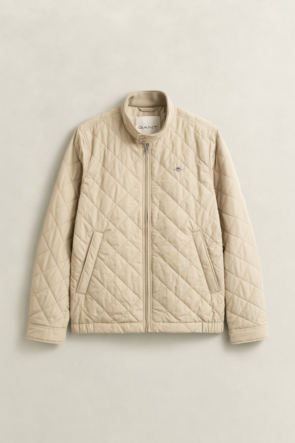 OAT BEIGE, QUILTED WINDCHEATER, FLAT-LAY BY GANT AU.