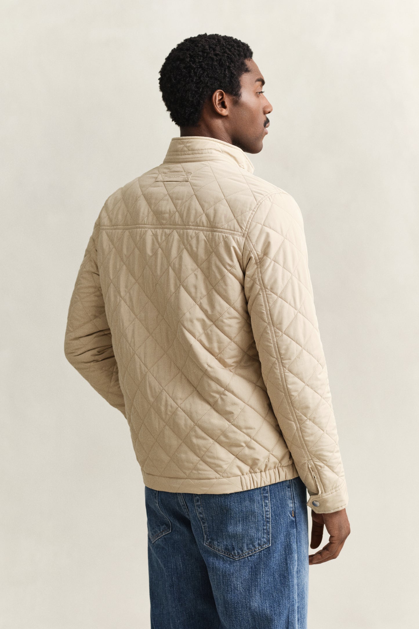 OAT BEIGE, QUILTED WINDCHEATER, BACK-VIEW BY GANT AU.