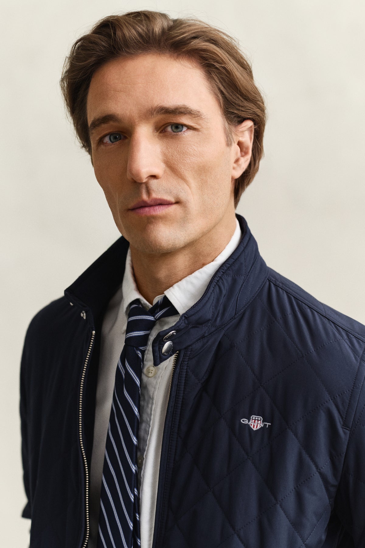 EVENING BLUE, QUILTED WINDCHEATER, CLOSE-UP BY GANT AU.