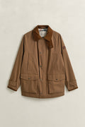 WARM KHAKI, FIELD DECKER JACKET, FLAT-LAY BY GANT AU.