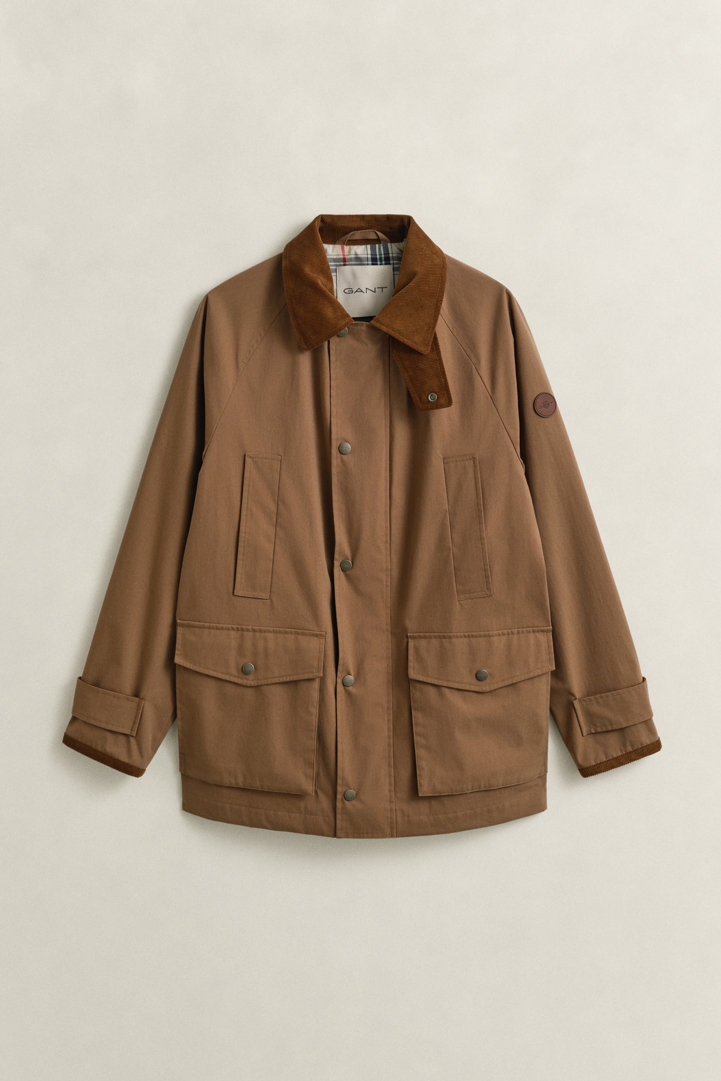 WARM KHAKI, FIELD DECKER JACKET, FLAT-LAY BY GANT AU.