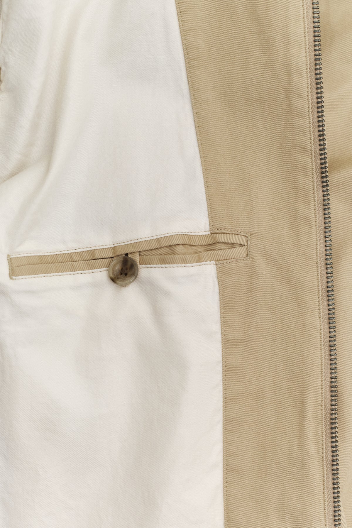 OAT BEIGE, COTTON WINDCHEATER JACKET, CLOSE-UP BY GANT AU.