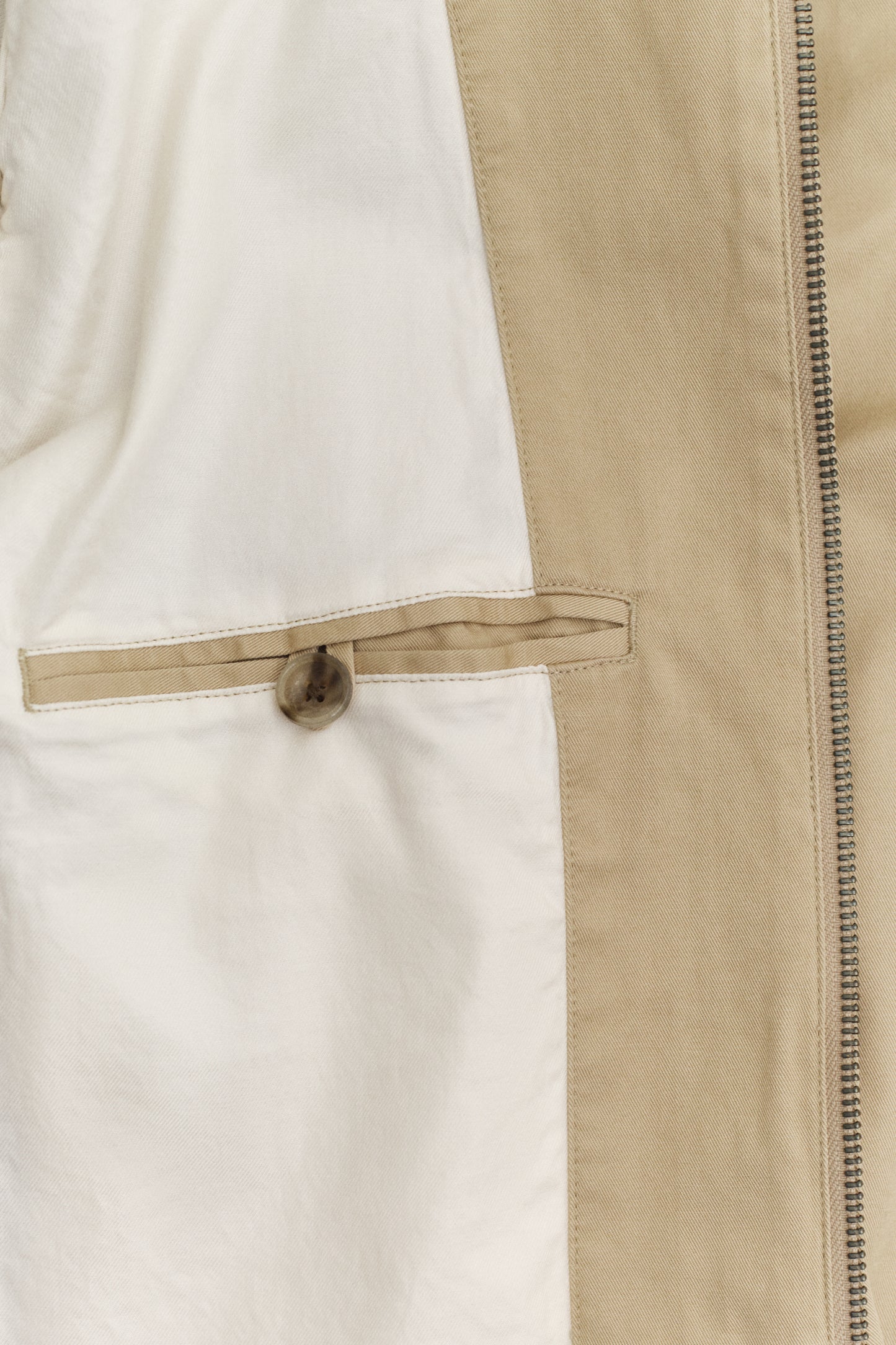 OAT BEIGE, COTTON WINDCHEATER JACKET, CLOSE-UP BY GANT AU.