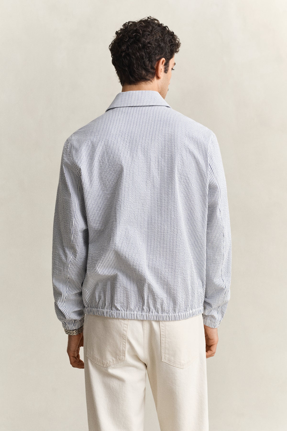 VINTAGE BLUE, SEERSUCKER WINDCHEATER JACKET, BACK-VIEW BY GANT AU.