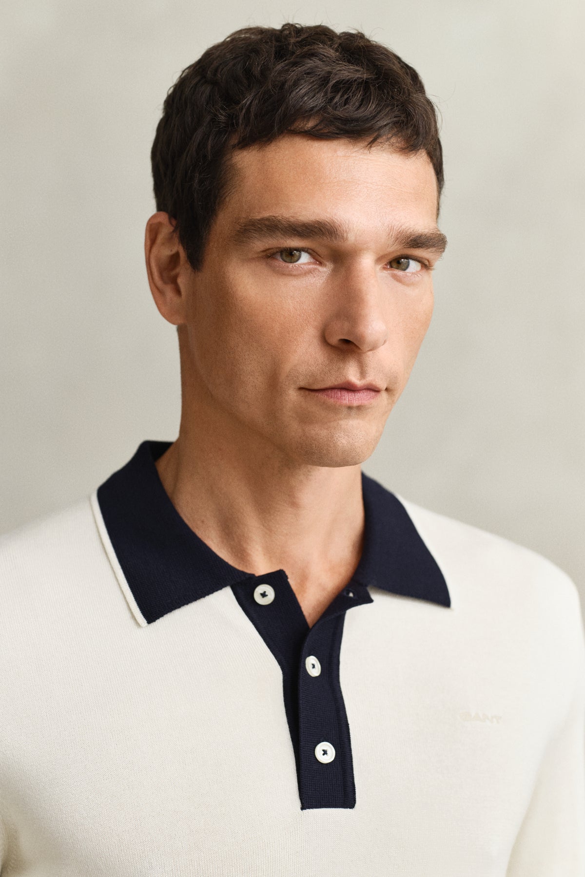 CREAM, COTTON MODAL POLO, CLOSE-UP BY GANT AU.