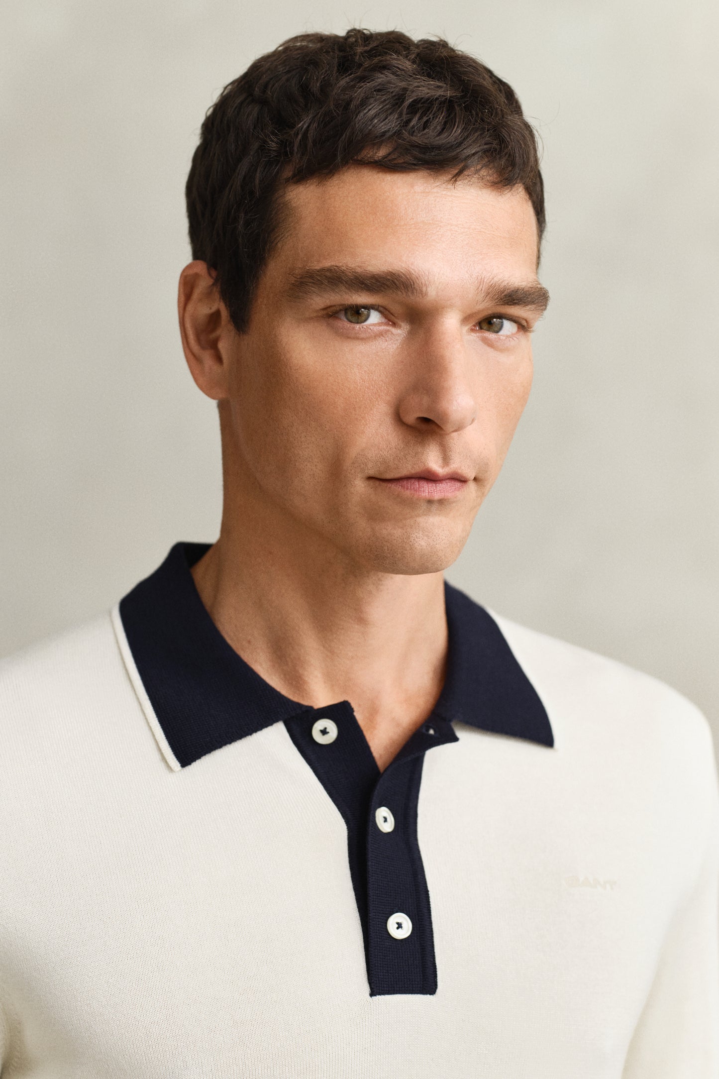 CREAM, COTTON MODAL POLO, CLOSE-UP BY GANT AU.