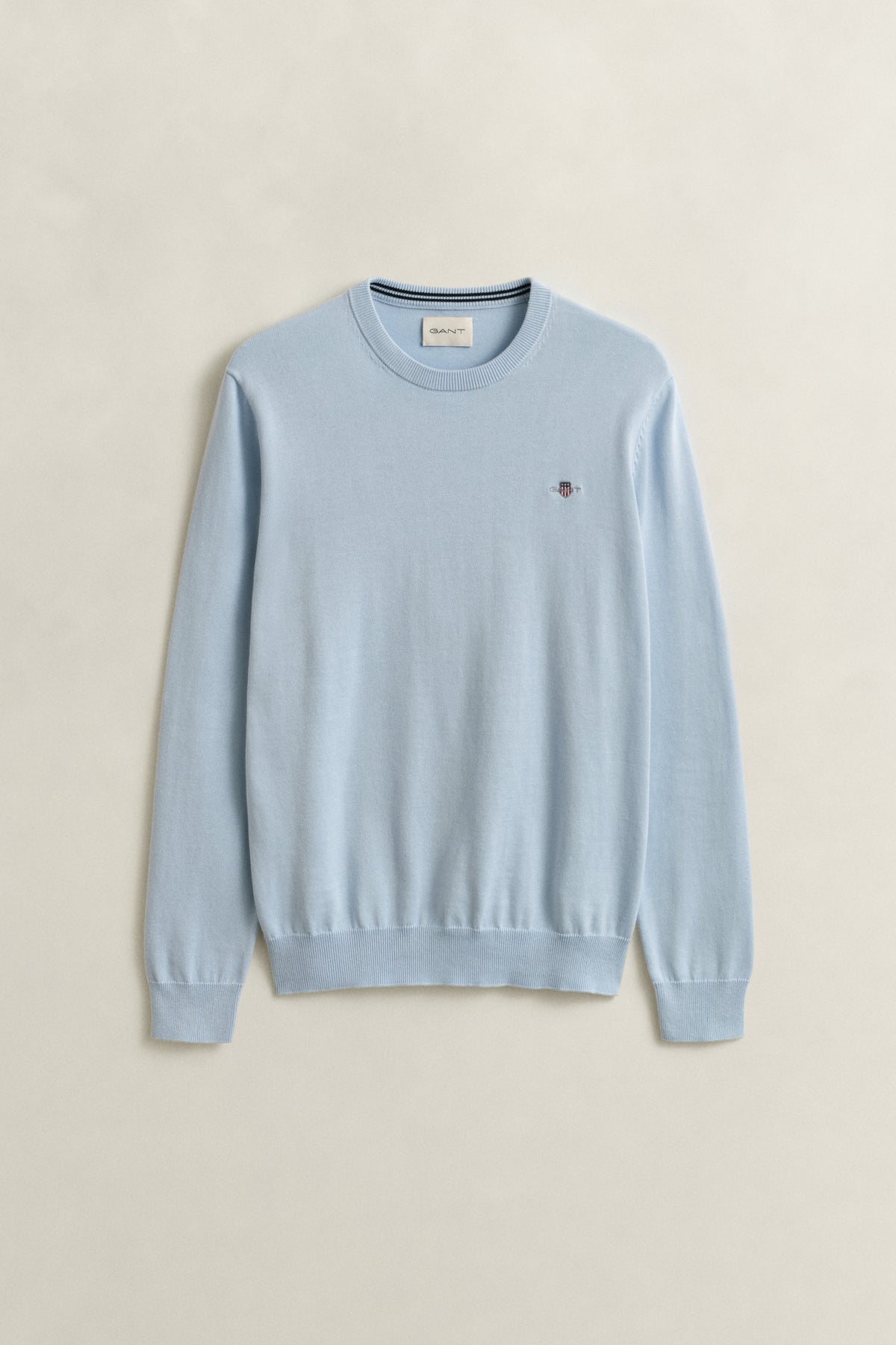 FRESH BLUE, CLASSIC COTTON C-NECK, FLAT-LAY BY GANT AU.