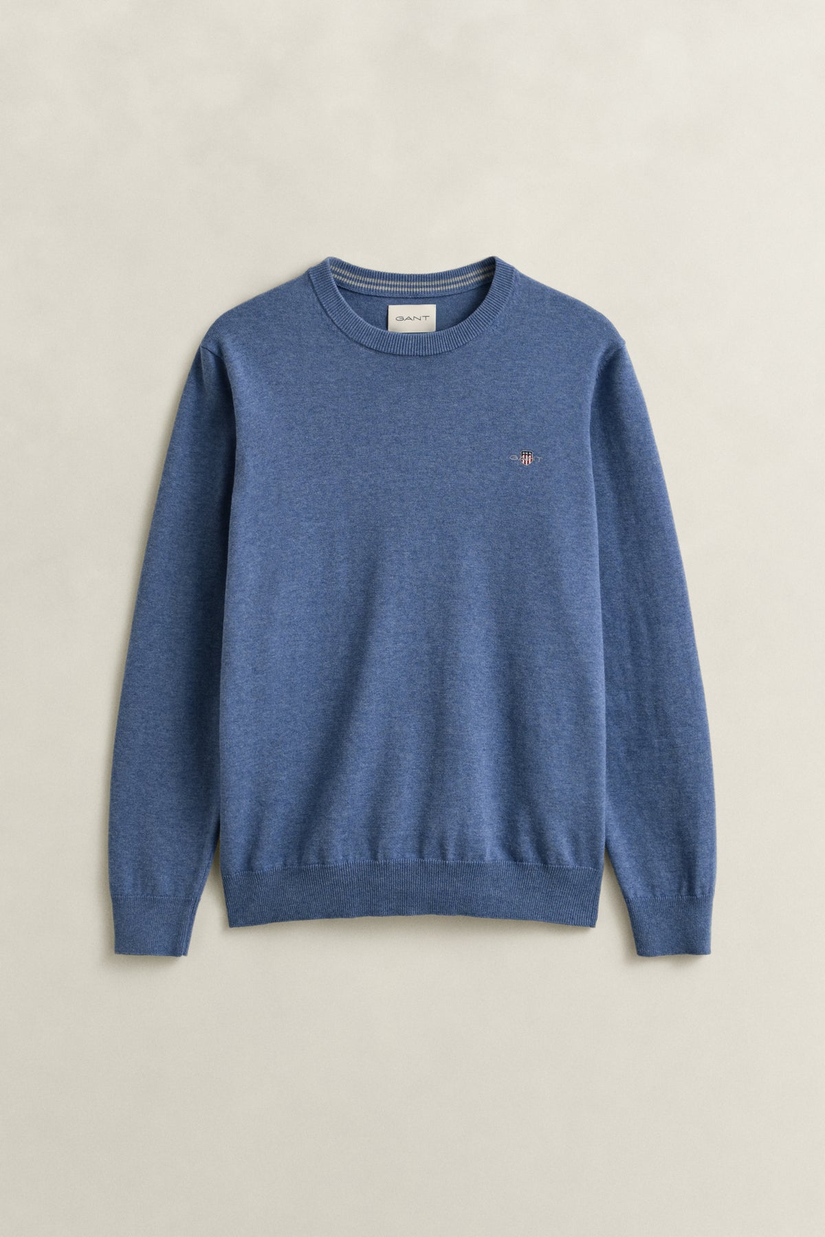 DENIM BLUE MELANGE, CLASSIC COTTON C-NECK, FLAT-LAY BY GANT AU.