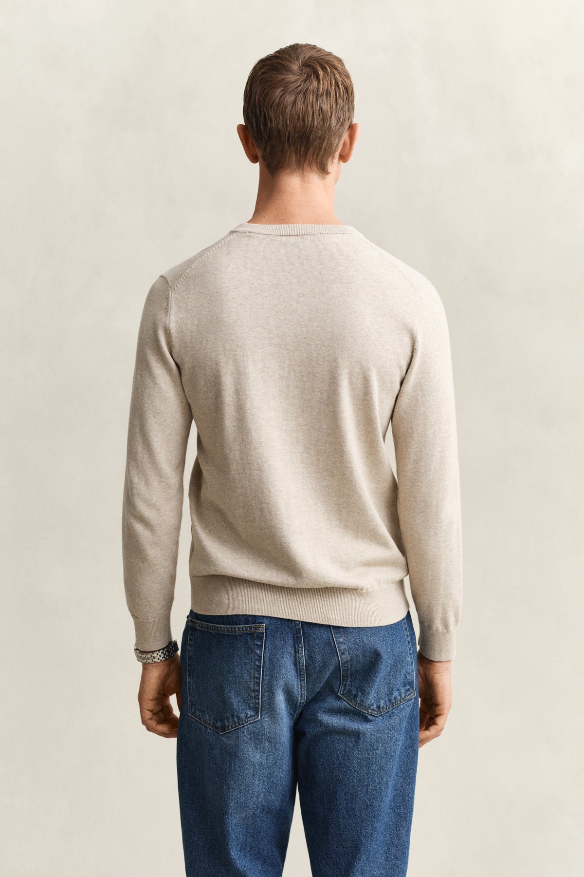 OAT MELANGE, CLASSIC COTTON V-NECK, BACK-VIEW BY GANT AU.